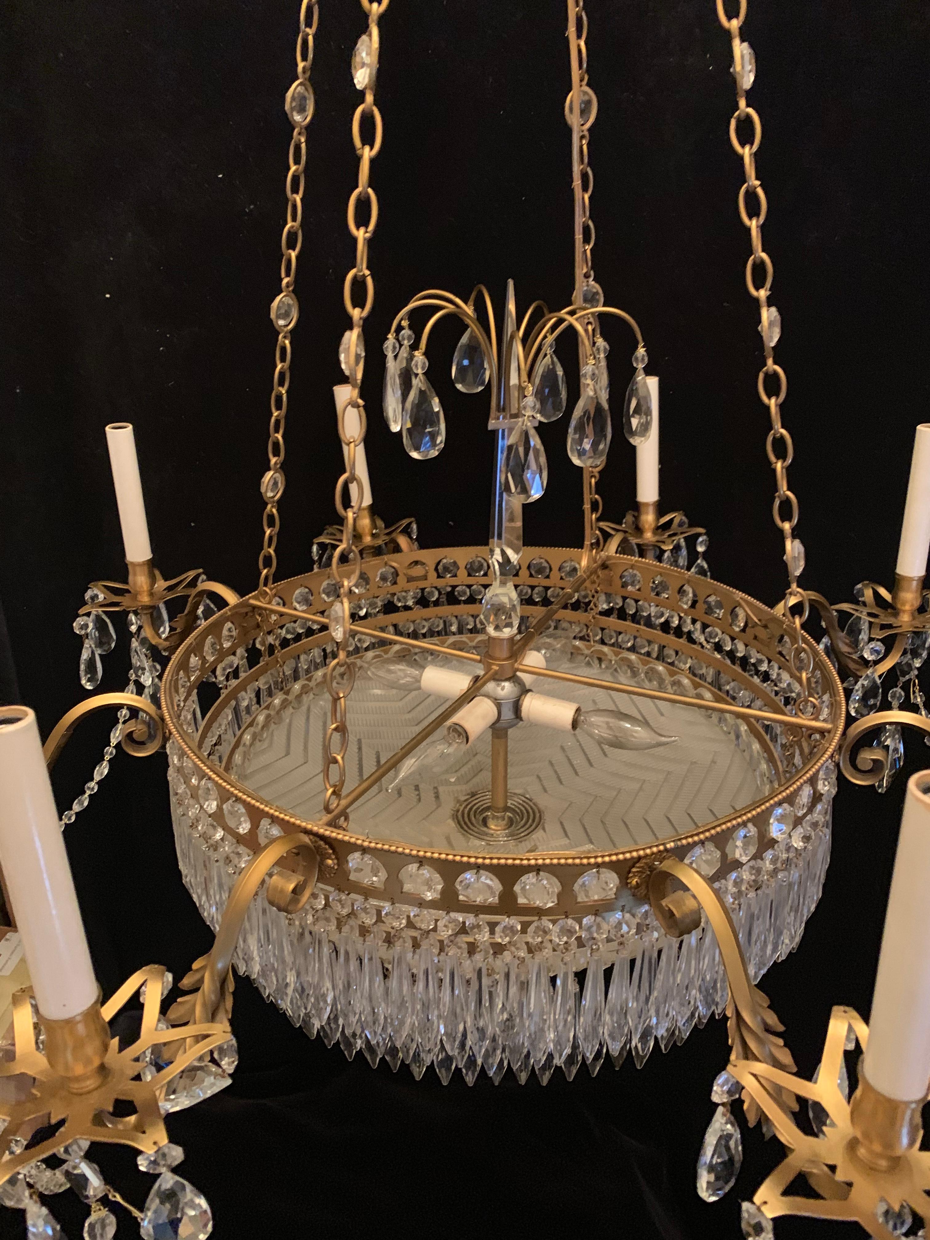 Exceptionnel lustre Empire Baltic de style Regency en bronze doré et cristal taillé en forme de bol central Bon état - En vente à Roslyn, NY