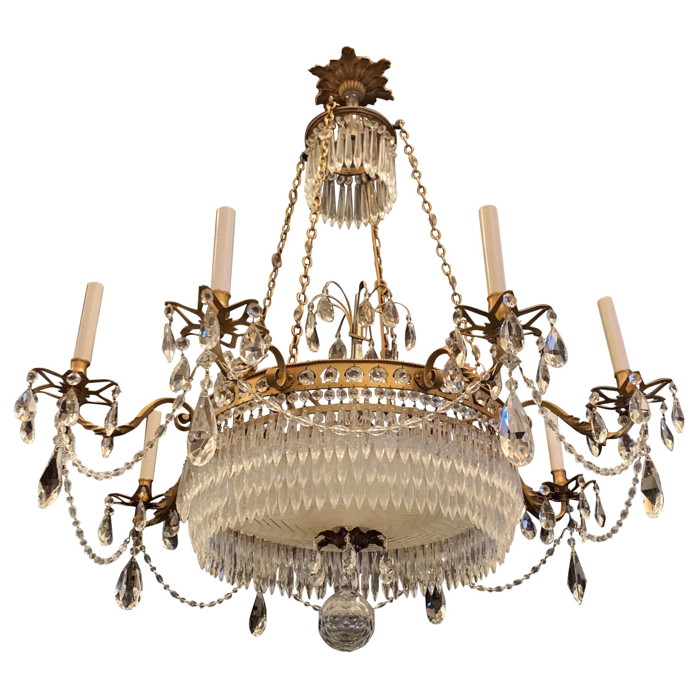 Exceptionnel lustre Empire Baltic de style Regency en bronze doré et cristal taillé en forme de bol central en vente
