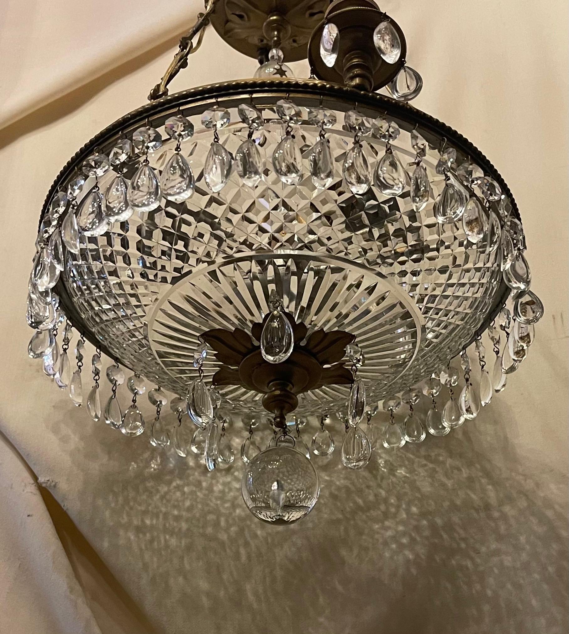 Français Exceptionnel lustre Empire Regency en bronze doré et cristal taillé de style Régence en vente