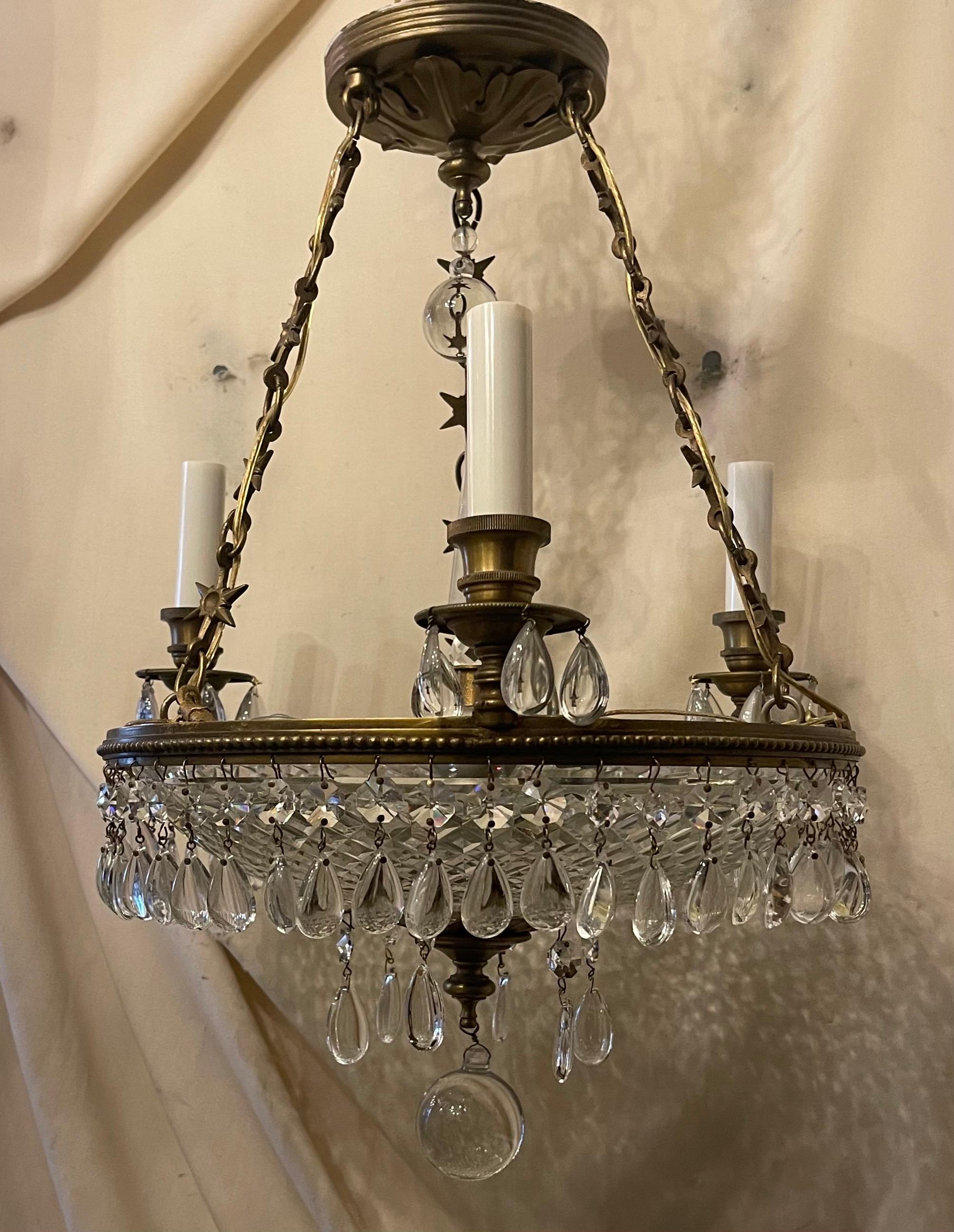 Exceptionnel lustre Empire Regency en bronze doré et cristal taillé de style Régence Bon état - En vente à Roslyn, NY