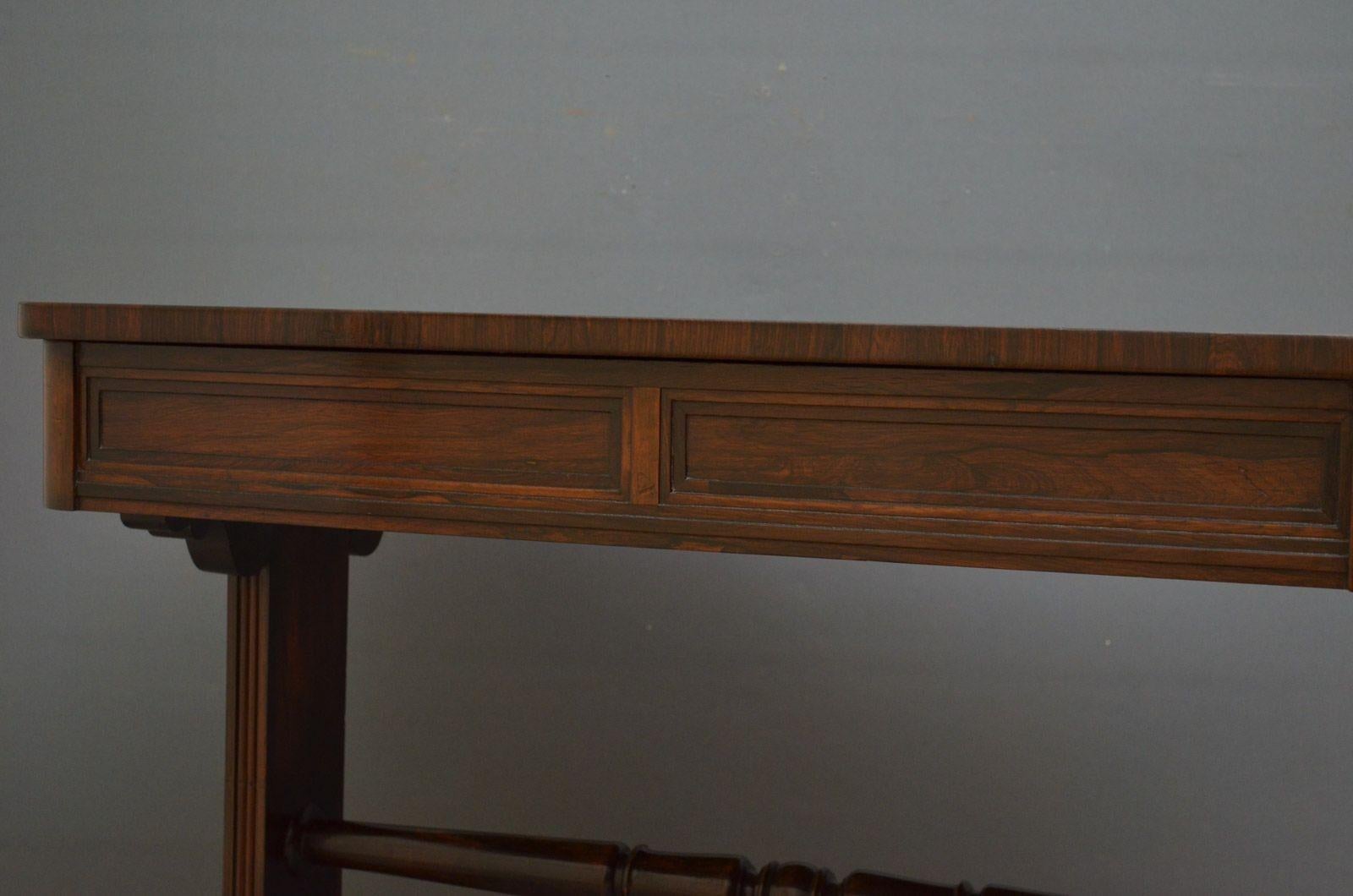 Exceptional Regency Rosewood Library Table of Small Proportions In Good Condition For Sale In Whaley Bridge, GB