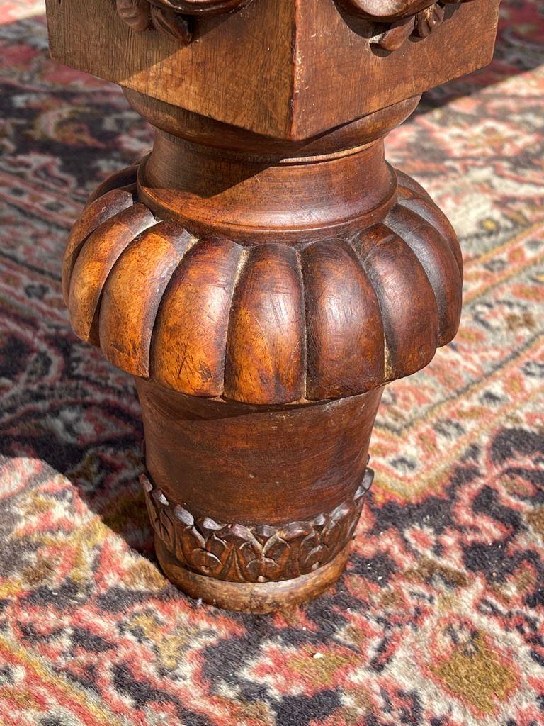 Außergewöhnliches Bett aus geschnitztem Nussbaumholz im Renaissance-Stil im Angebot 11