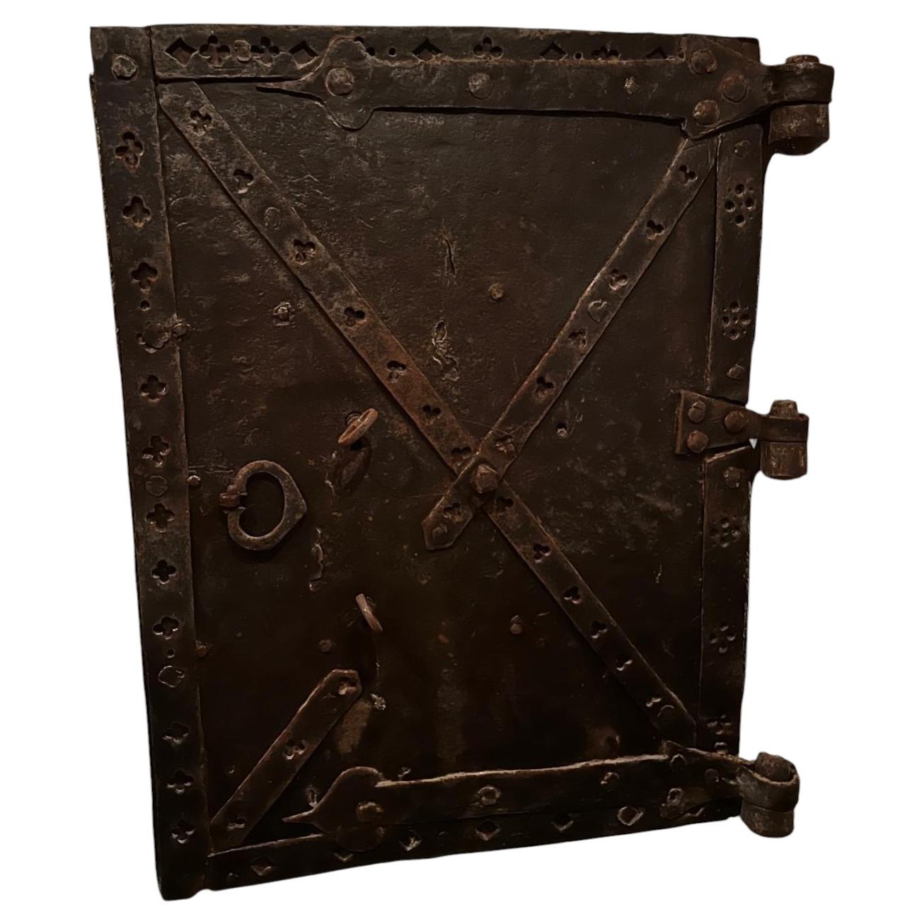 Excepcional puerta de seguridad de renacimiento, de hierro forjado, procedente de un castillo medieval en venta