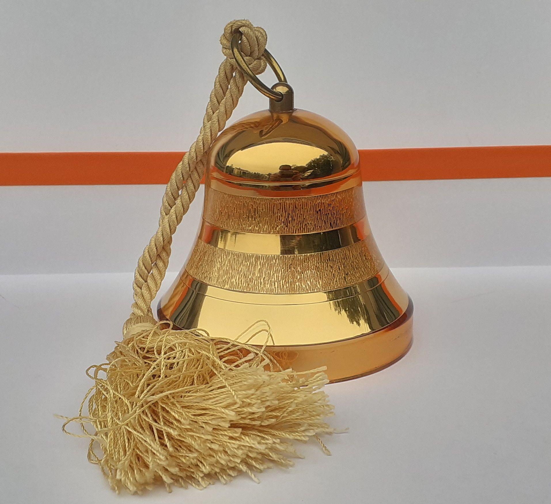 Beautiful Rare Reuge Music Box

Christmas ornament, Bell shaped

Turn the key, pull the button and hang the bell in your tree. There you go, it's Christmas!

Bell is made of rigid plastic and golden metal

Adorned with a pretty little rope and pale