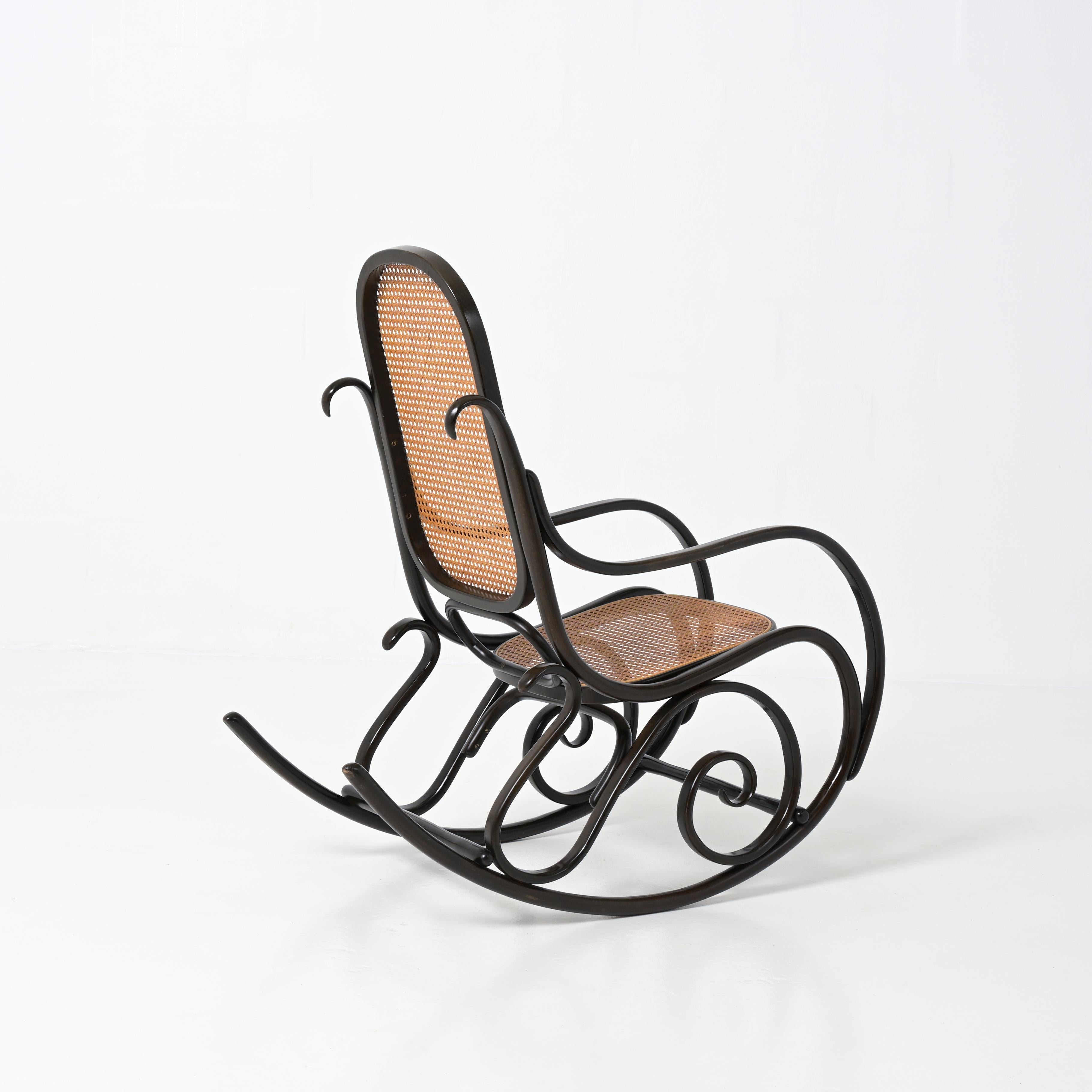 Exceptional Rocking Chair by Thonet For Sale 3