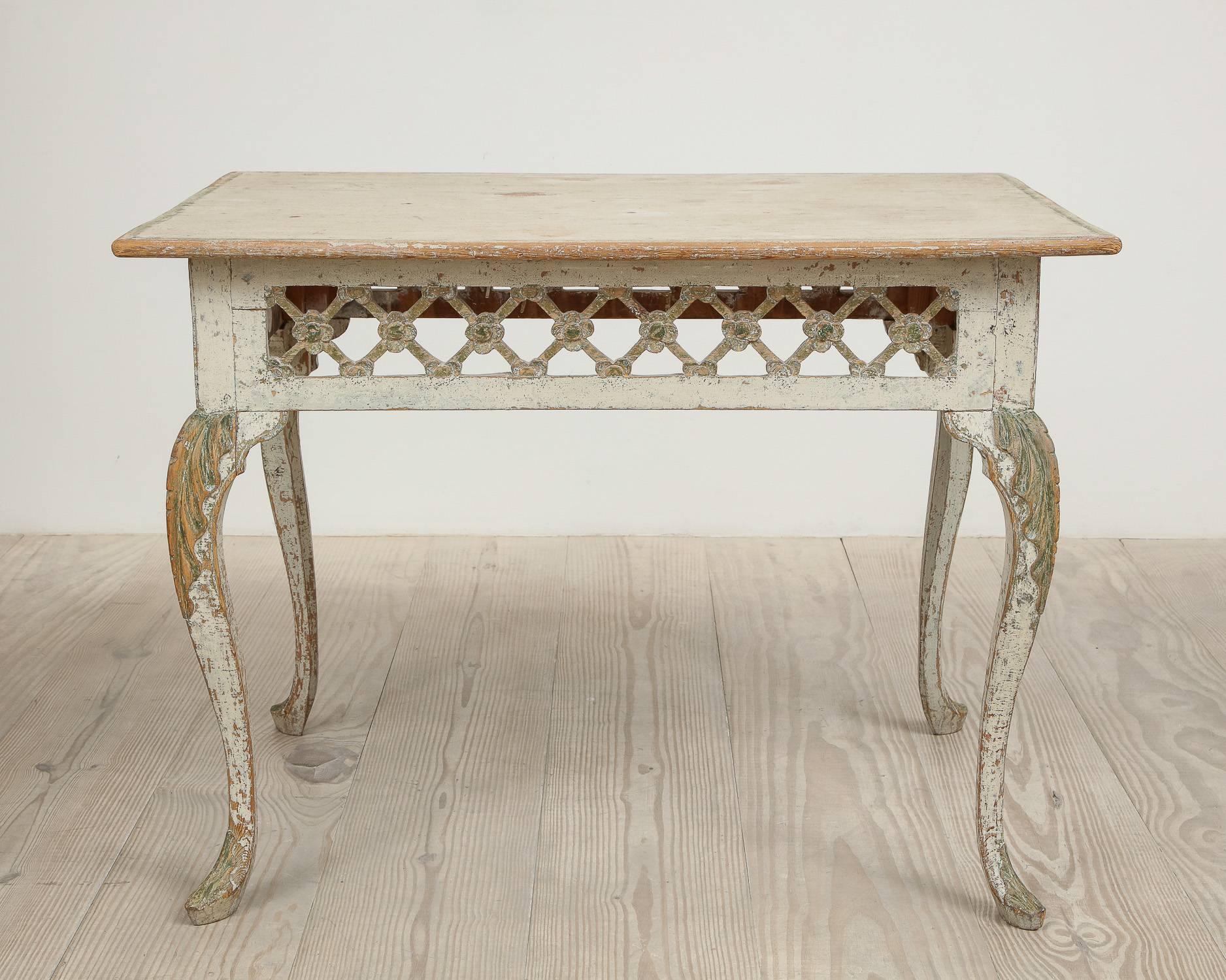 Exceptional Rococo Fretwork Tray or Centre Table, circa 1760, Origin Norway 7