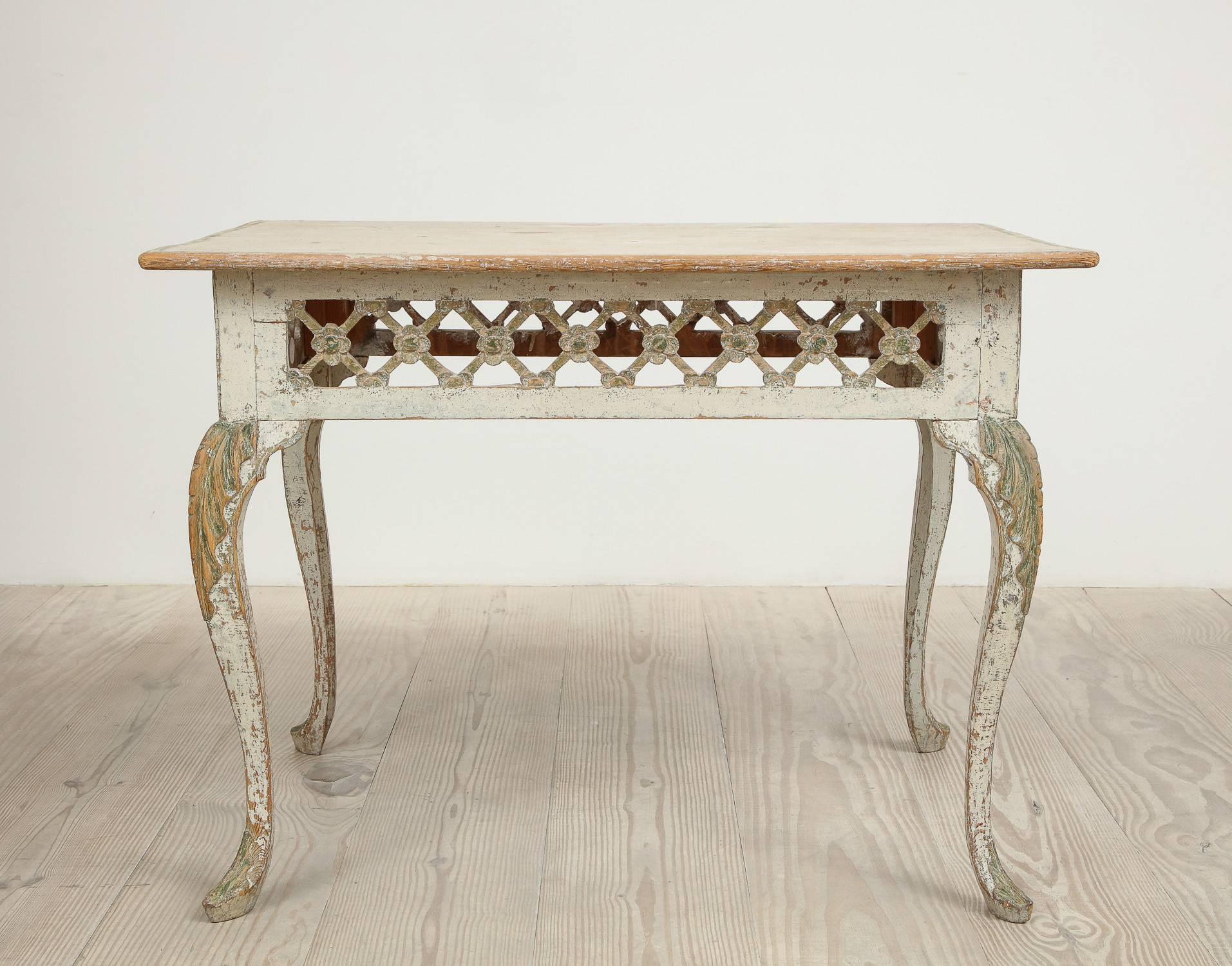 Exceptional Rococo Fretwork Tray or Centre Table, circa 1760, Origin Norway 8