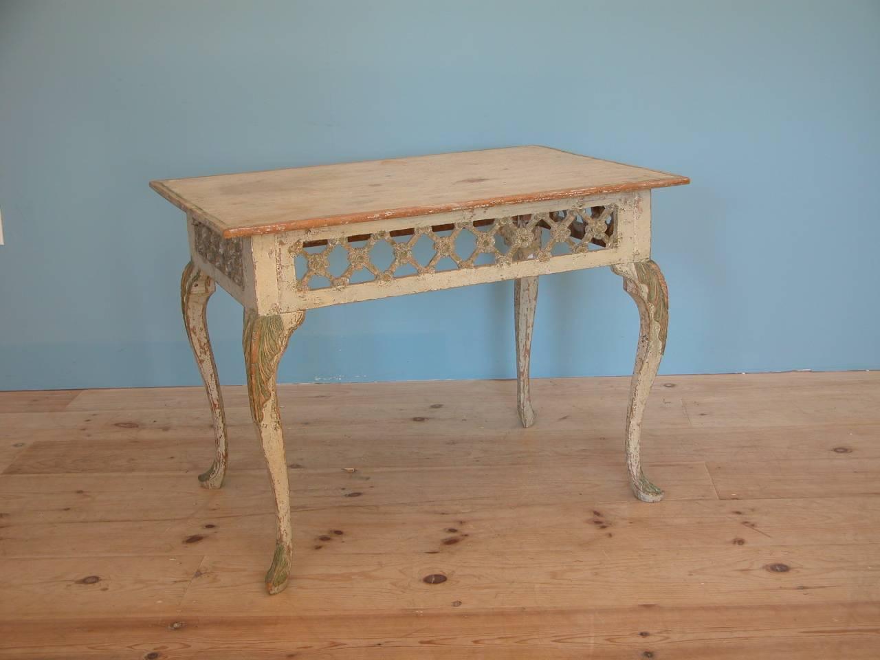 A rare, elegant Norwegian Rococo fretwork tray / centre table, circa 1760, origin: Sweden with original paint

This latticework, freestanding 18th century table can be used in many different ways; as a side table, centre table, writing table,