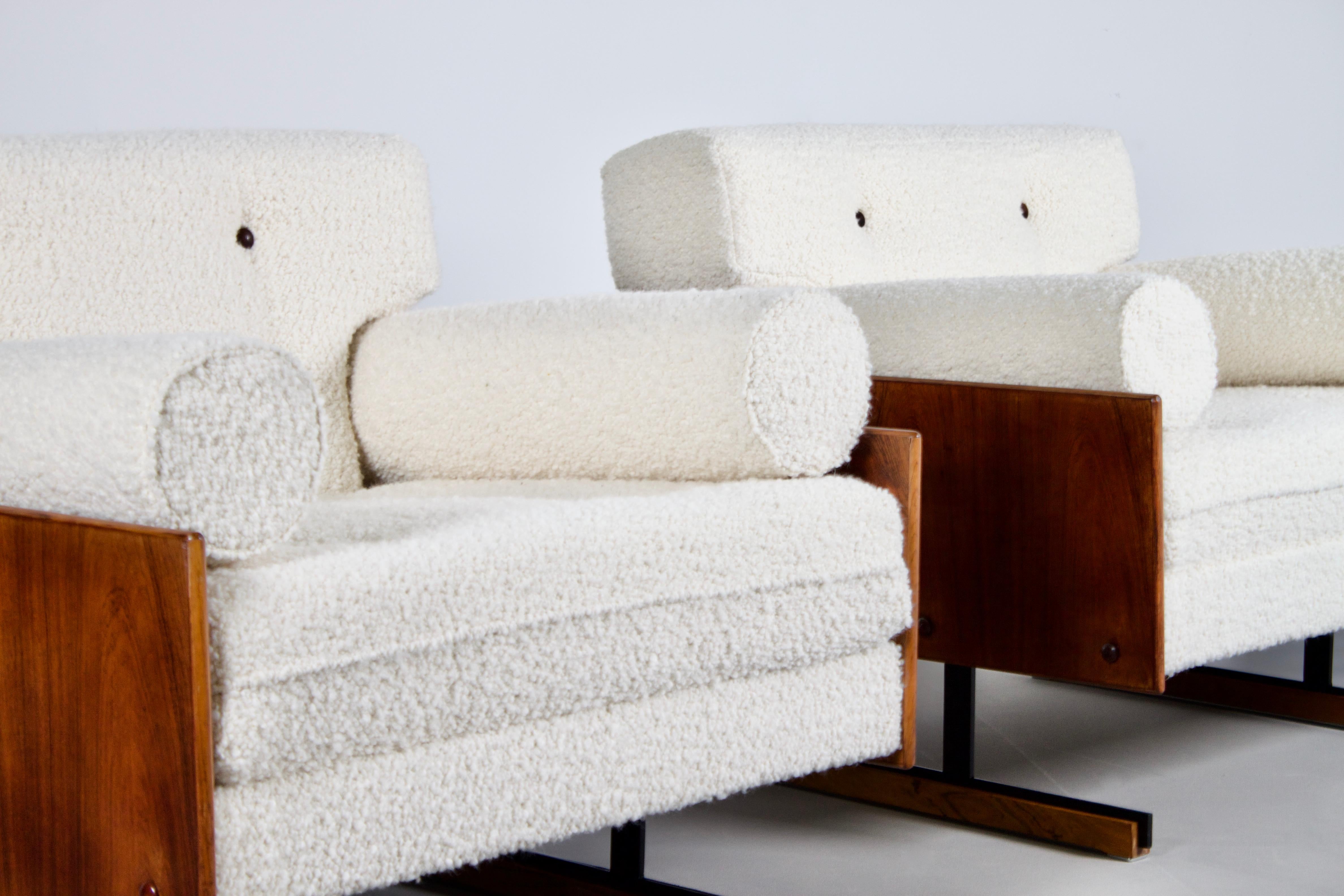 Exceptional Rosewood and Bouclé Lounge Chairs by Moveis Corazza, Brazil, 1960s 8