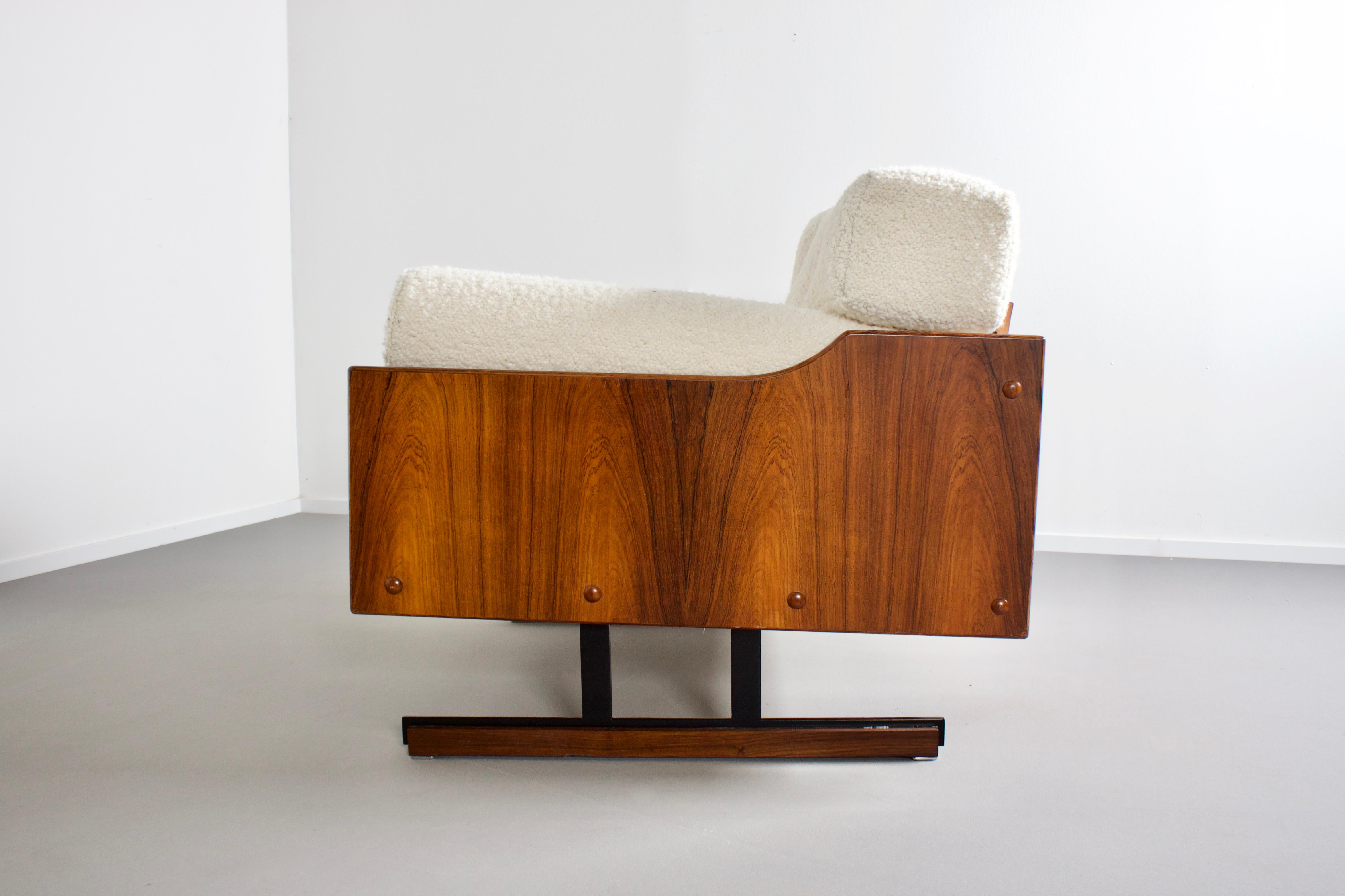 Exceptional Rosewood and Bouclé Lounge Chairs by Moveis Corazza, Brazil, 1960s 1