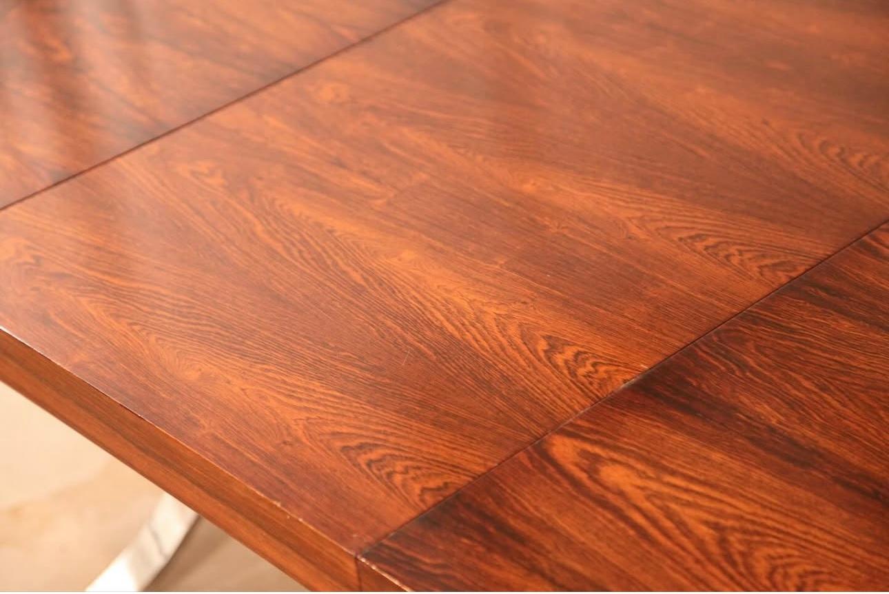 Danois Exceptionnelle table de salle à manger / table de conférence en palissandre et chrome par Poul Norreklit en vente