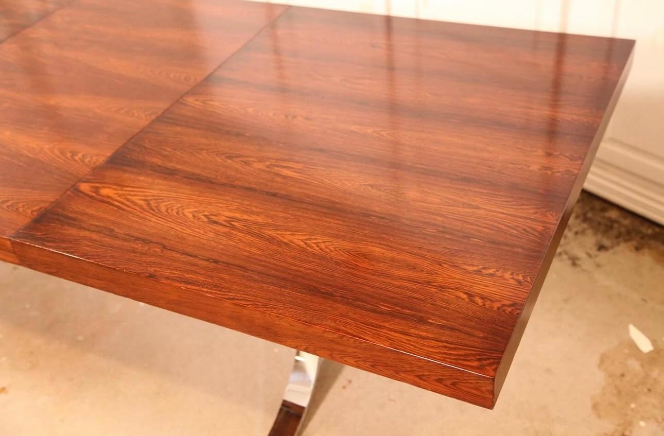 Polychromé Exceptionnelle table de salle à manger / table de conférence en palissandre et chrome par Poul Norreklit en vente