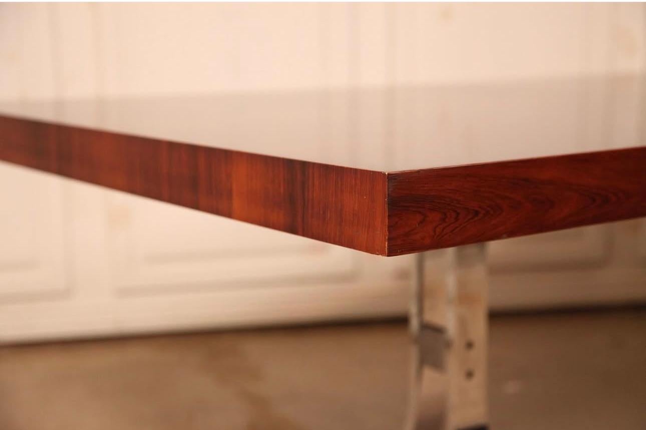 Acier Exceptionnelle table de salle à manger / table de conférence en palissandre et chrome par Poul Norreklit en vente