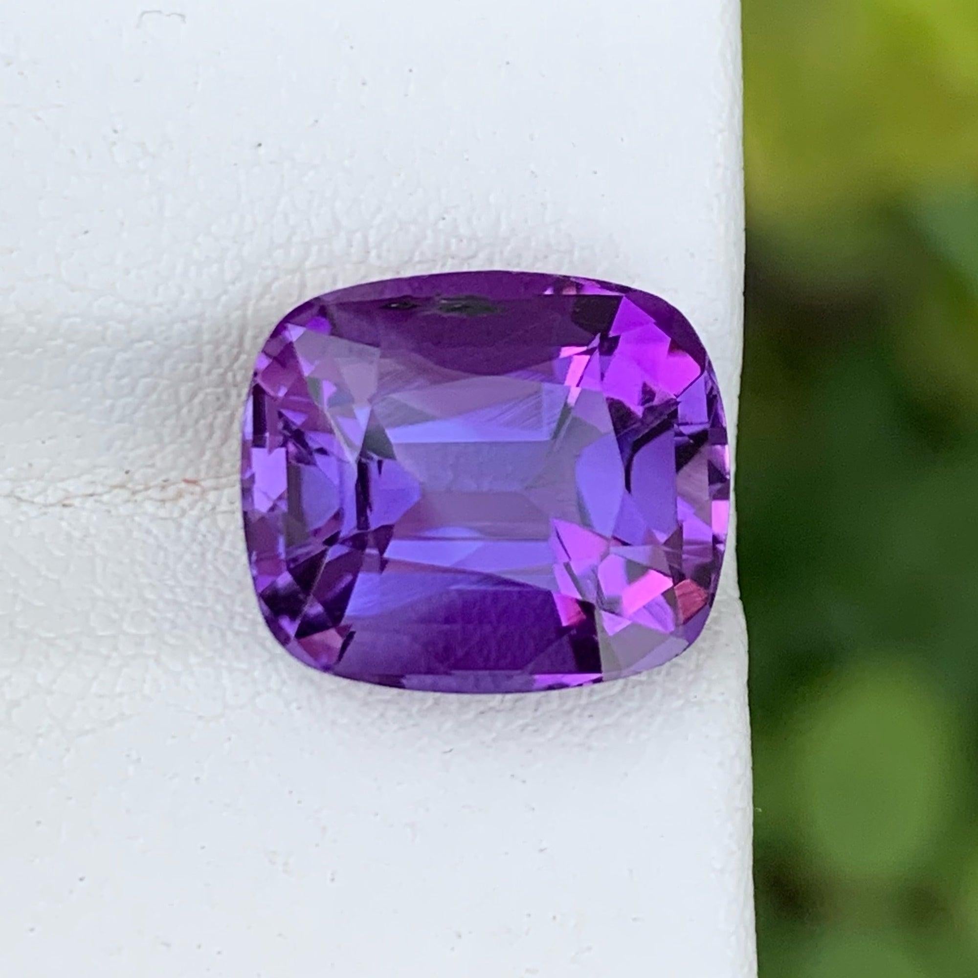 Modern Exceptional Royal Purple Amethyst Stone 6.80 Carats Loose Gems Ring Jewelry For Sale