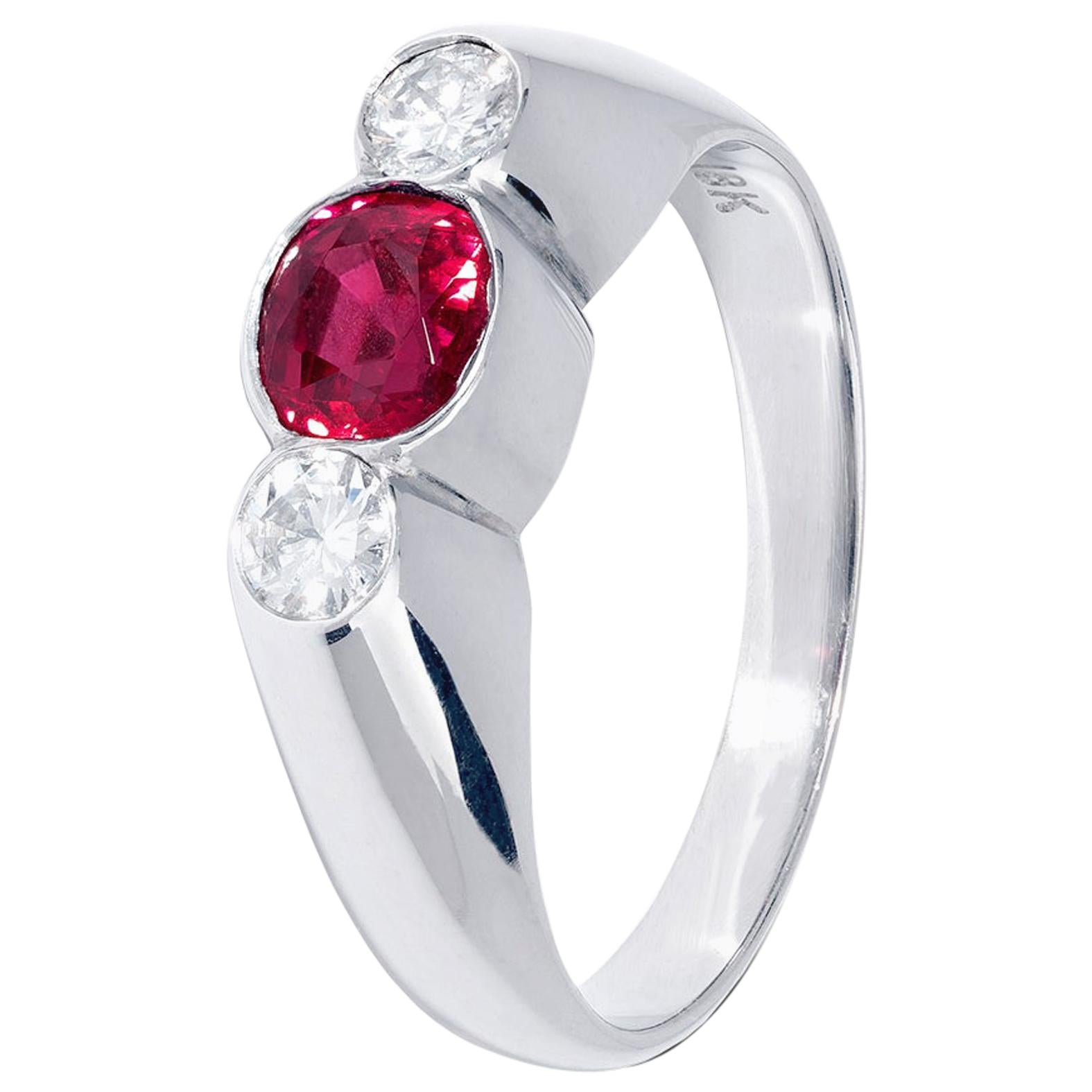 Außergewöhnlicher Dreistein-Ring mit Rubin und Diamant