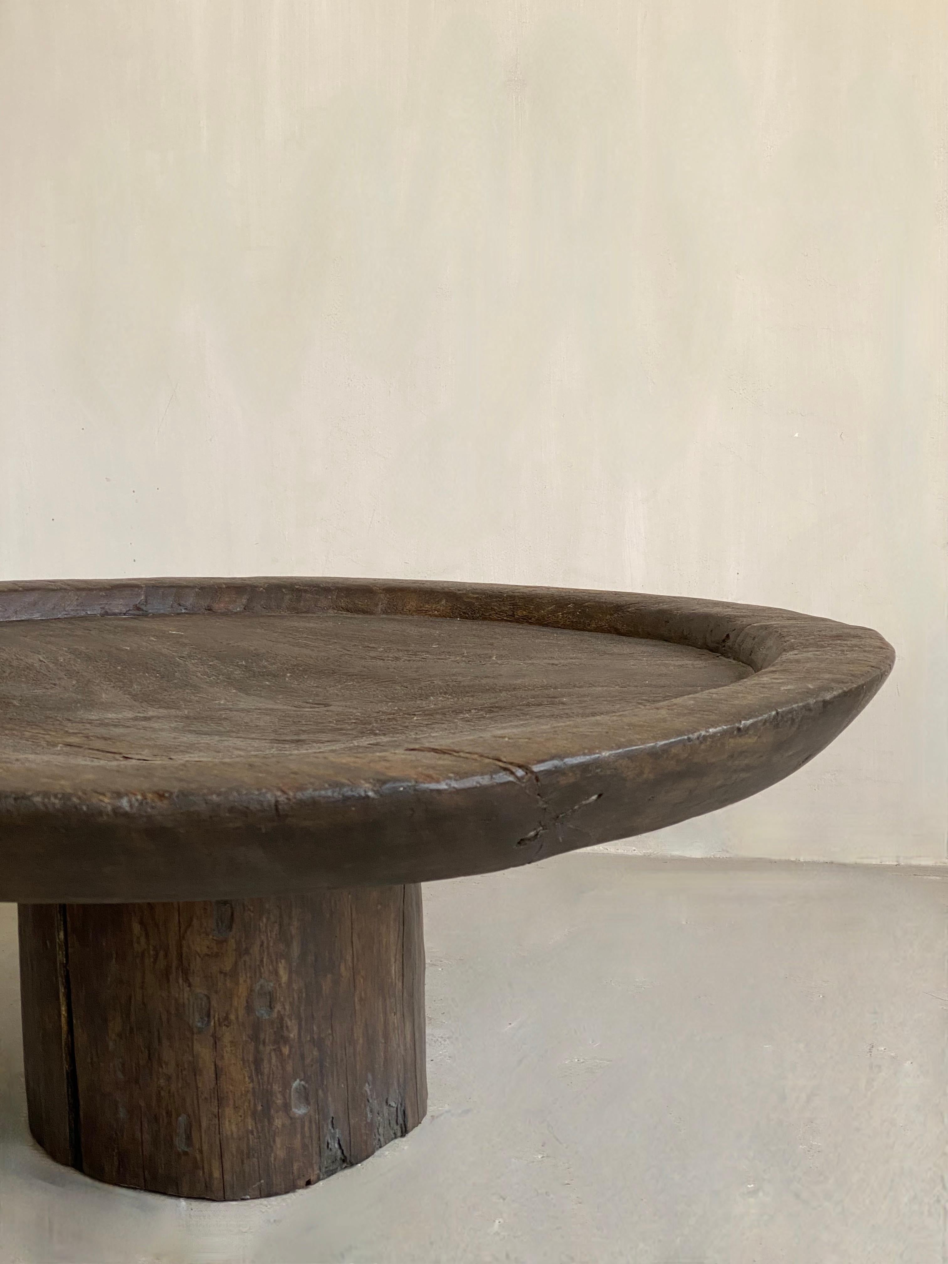 Exceptional Sculpted Coffee Table In Good Condition In Nijlen, BE