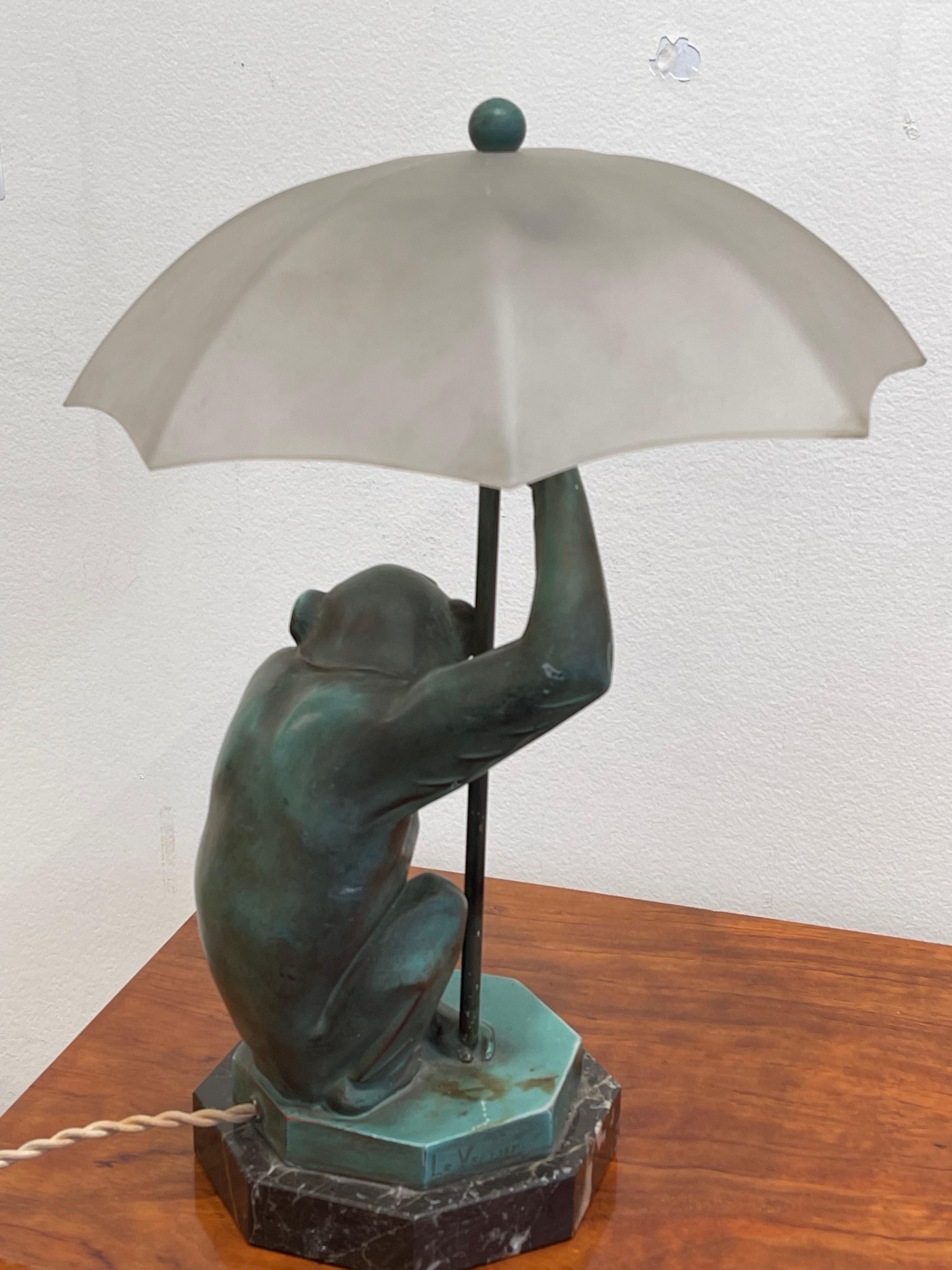 French Exceptional Sculpture/Lamp of a Monkey with an Umbrella by Le Verrier, Art Deco For Sale