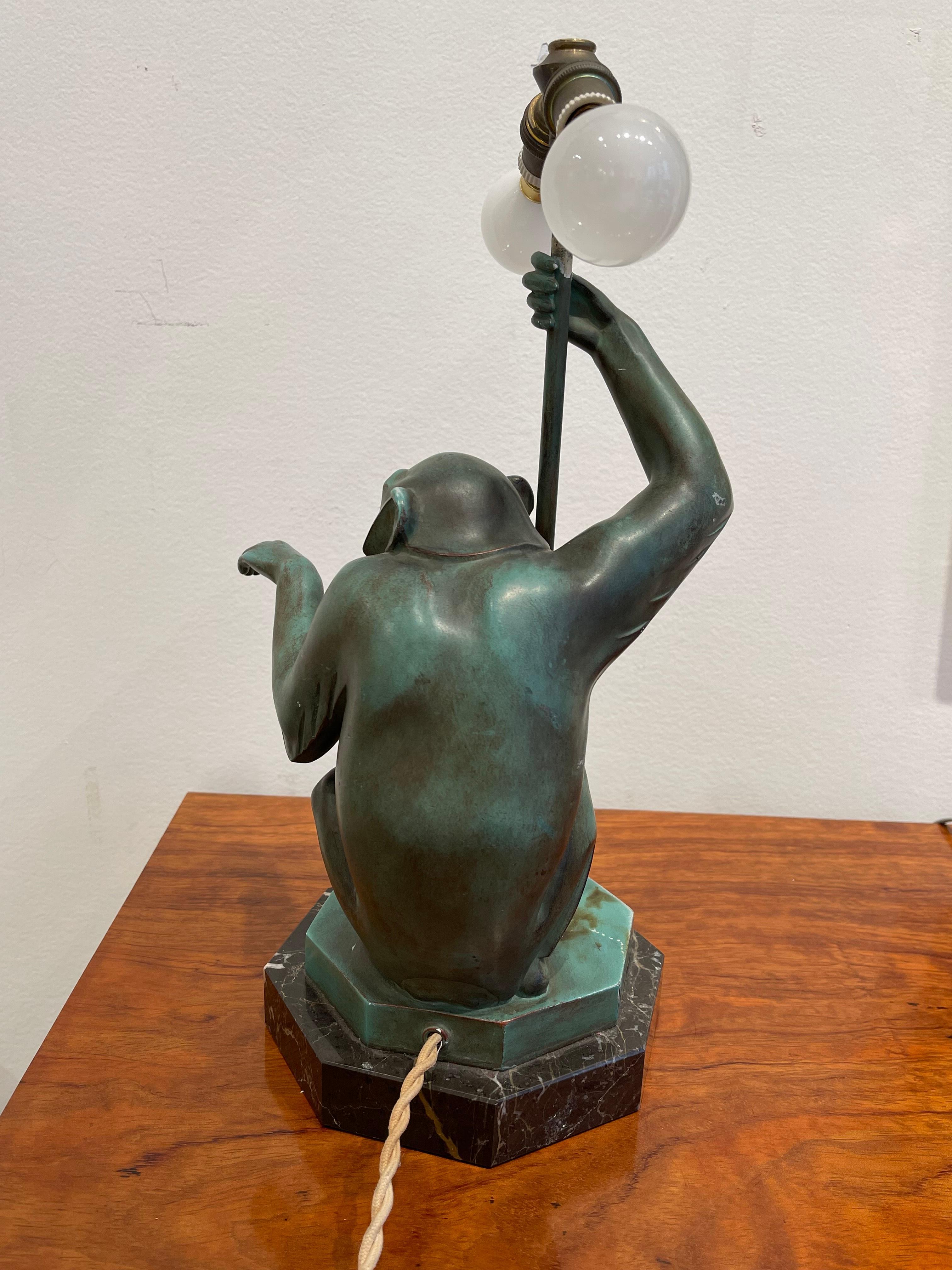 Bronze Exceptional Sculpture/Lamp of a Monkey with an Umbrella by Le Verrier, Art Deco For Sale