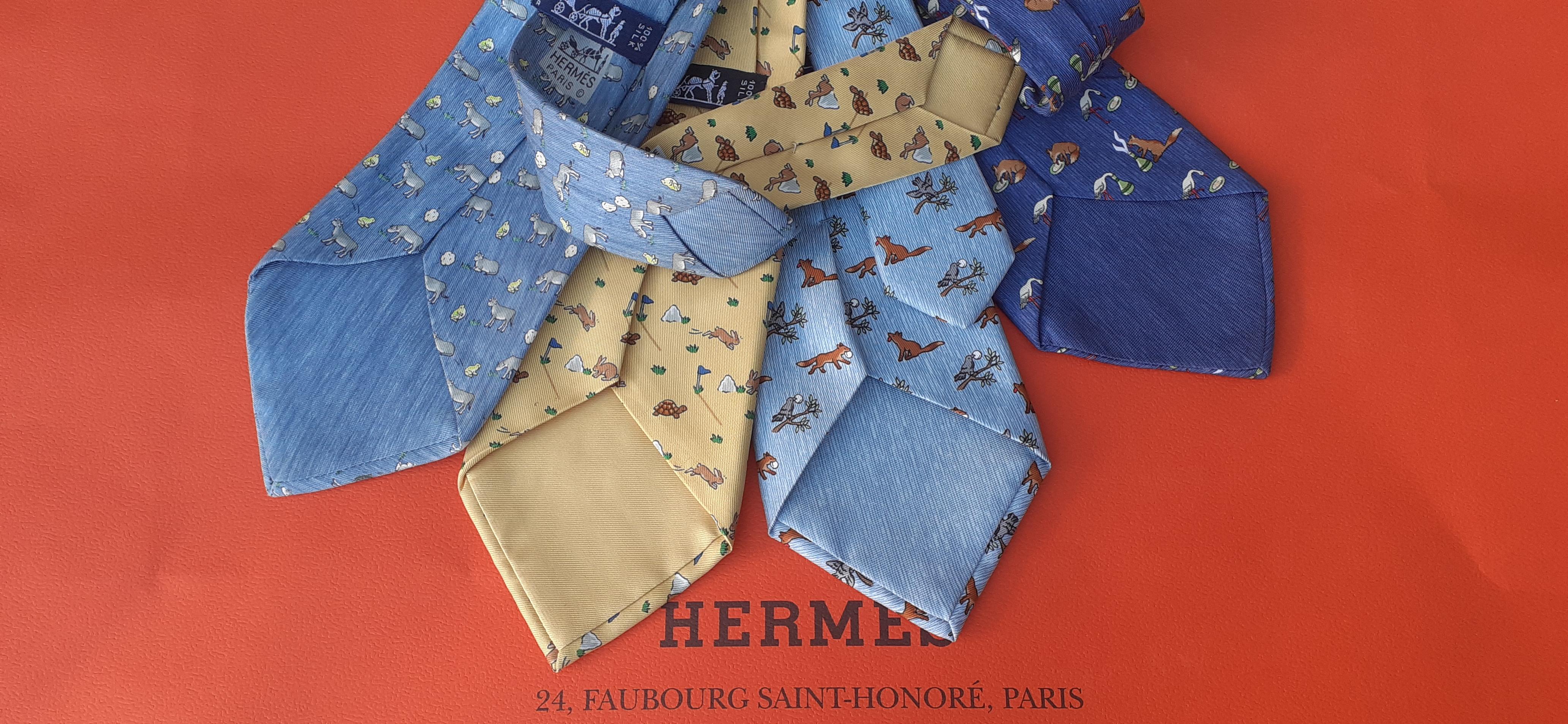 Exceptionnel ensemble de 4 cravates Hermès tirées des Fables de La Fontaine en soie 9