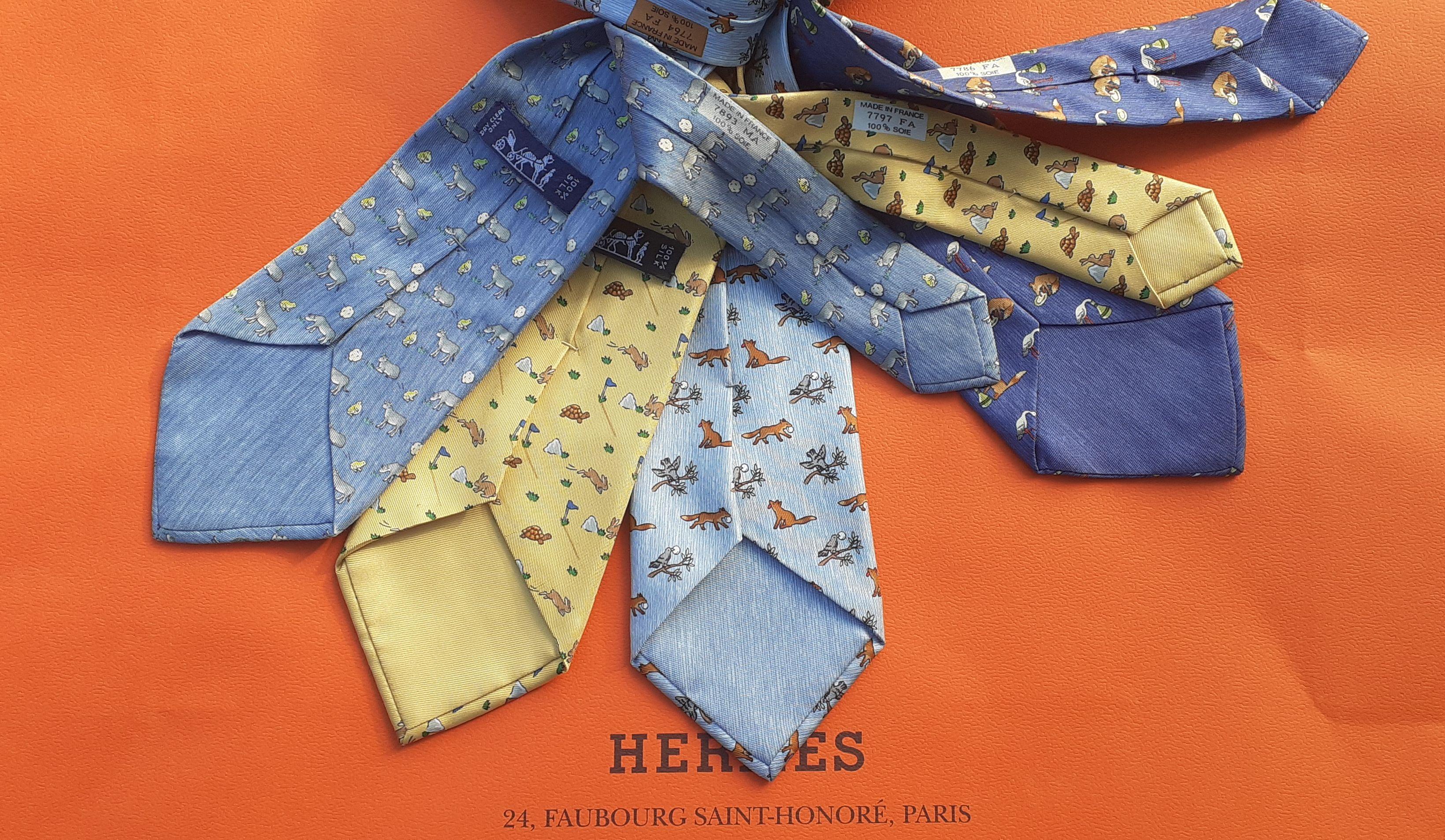 Exceptionnel ensemble de 4 cravates Hermès tirées des Fables de La Fontaine en soie 12