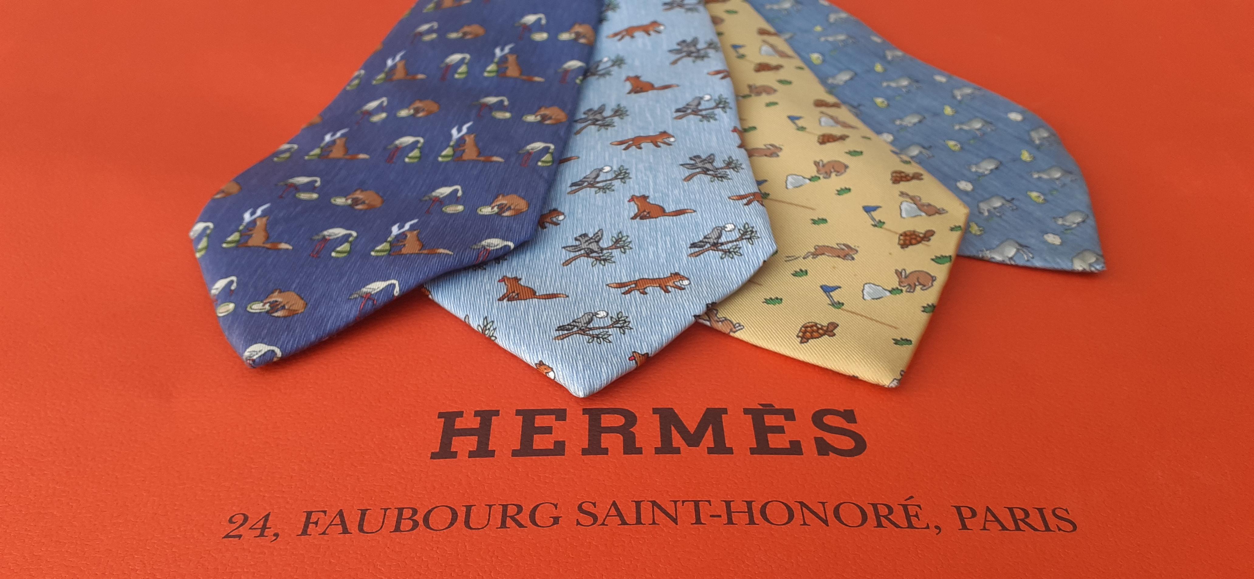 Exceptionnel ensemble de 4 cravates Hermès tirées des Fables de La Fontaine en soie 1