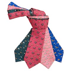 Exceptionnel ensemble de 4 cravates Hermès tirées des Fables de La Fontaine en soie