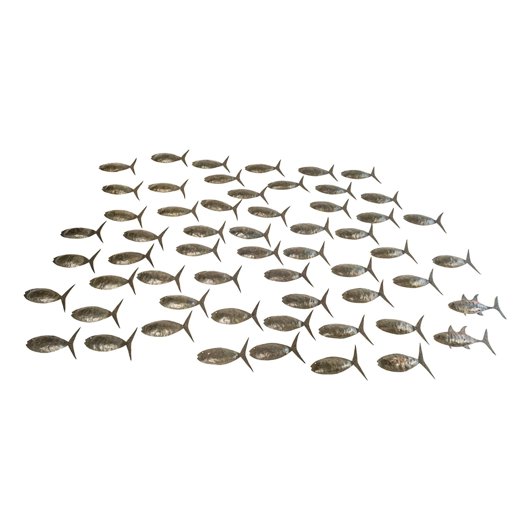 Außergewöhnliches Set von 56 handgeschmiedeten schmiedeeisernen Fischen