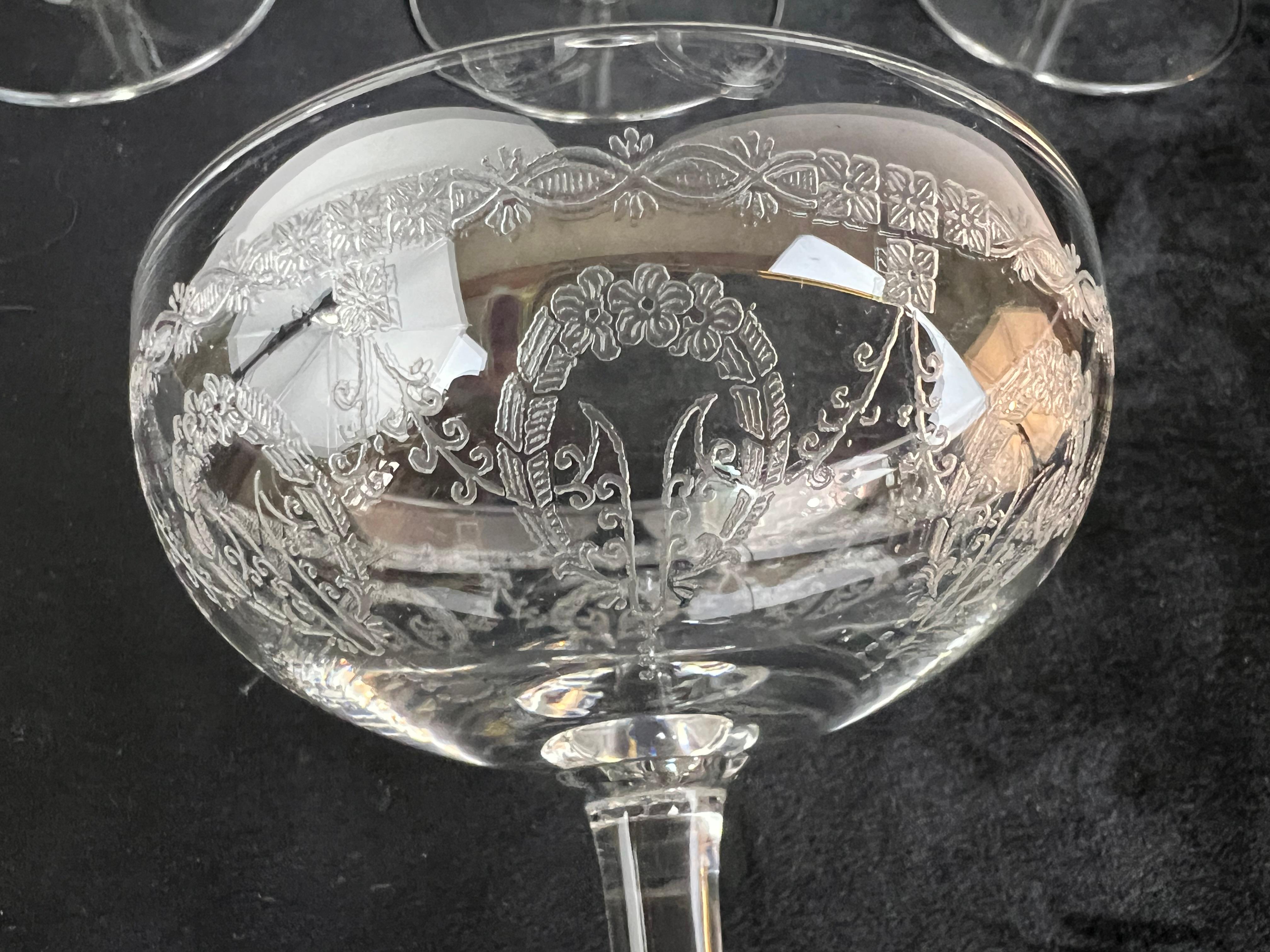 Exceptional Set of 6 Saint Louis Champagne Coupes – Noël Crystal Service, Early In Good Condition In LA FERTÉ-SOUS-JOUARRE, FR