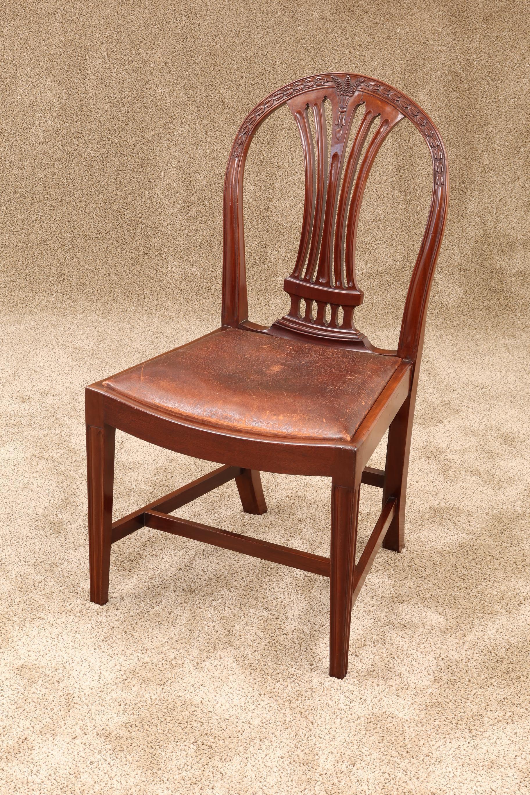 Exceptional Set of 8 English Hepplewhite Style Dining Chairs, circa 1880 For Sale 3