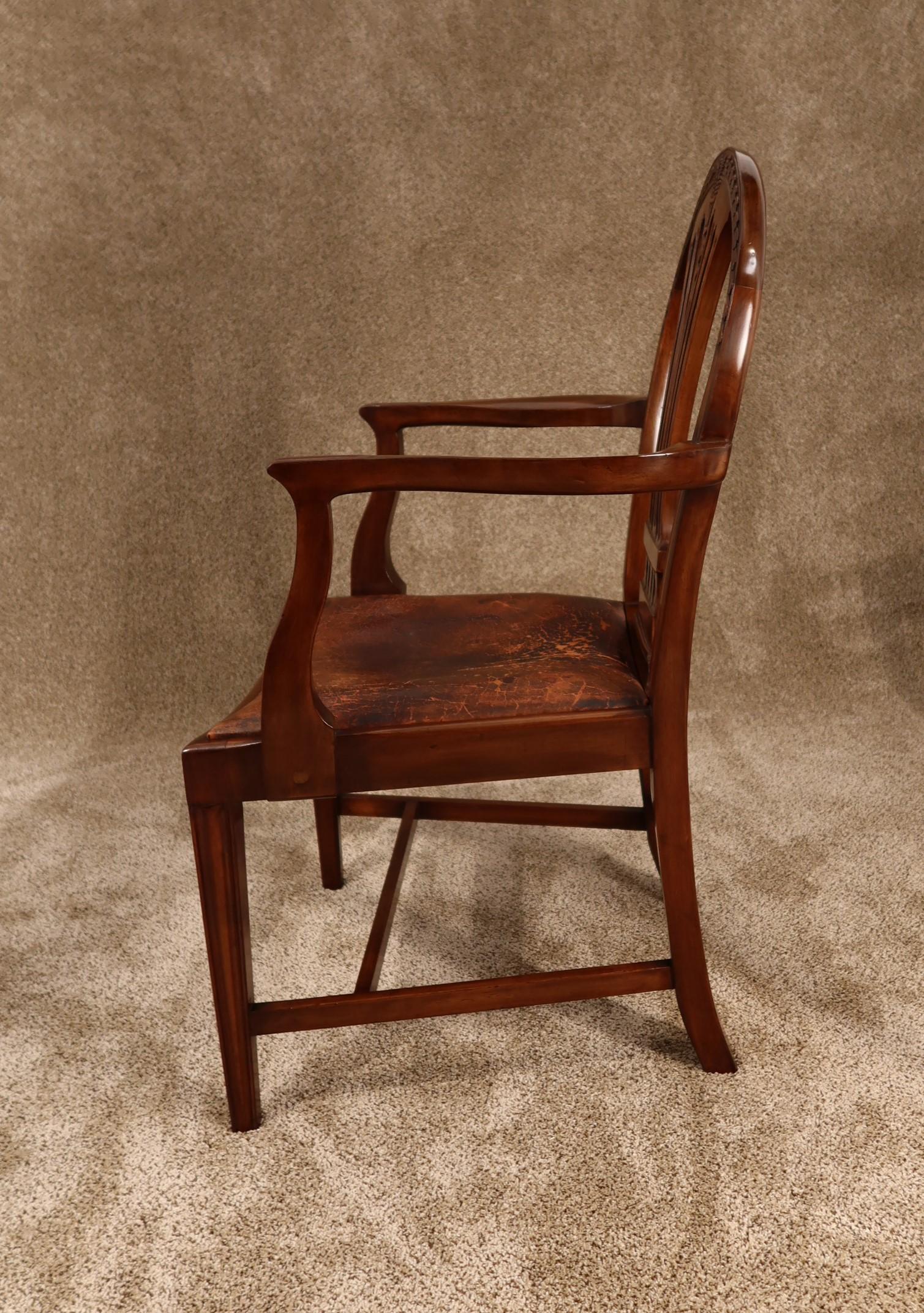 Exceptional Set of 8 English Hepplewhite Style Dining Chairs, circa 1880 In Good Condition For Sale In Barrington, IL