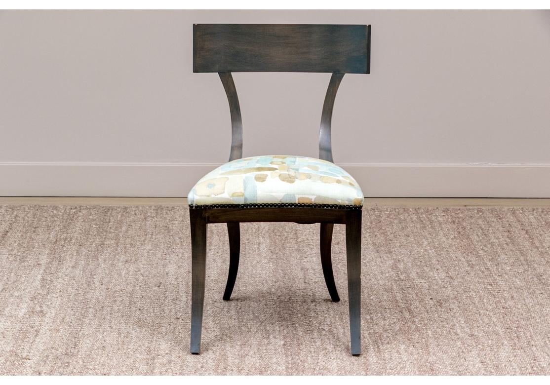Excepcional Juego De 8 Sillas De Comedor Estilo Klismos Teñidas De Gris en venta 5