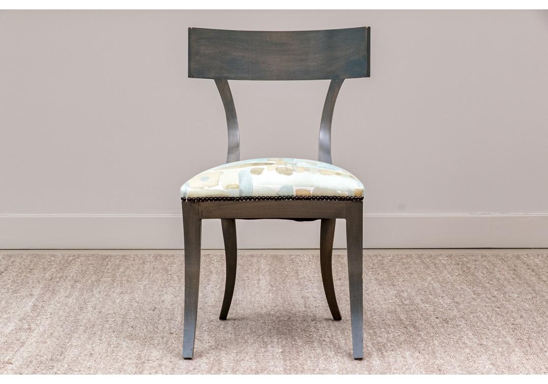 Excepcional Juego De 8 Sillas De Comedor Estilo Klismos Teñidas De Gris en venta 6