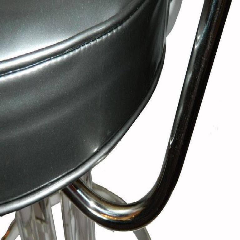 Mid-Century Modern Exceptionnel ensemble de sept pièces en lucite et chrome  Tabourets de bar des fabricants Hills en vente