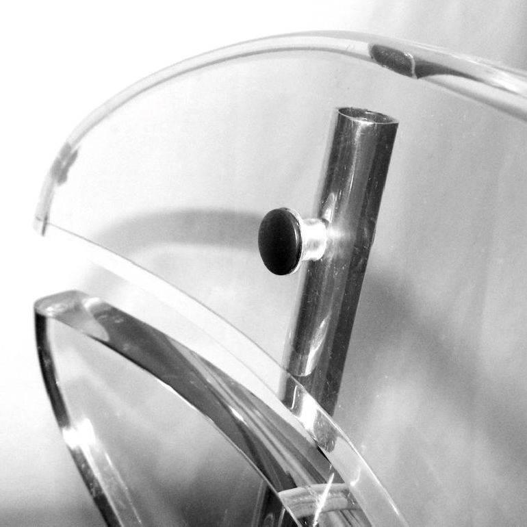 Autre Exceptionnel ensemble de sept pièces en lucite et chrome  Tabourets de bar des fabricants Hills en vente