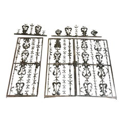 Exceptionnel ensemble de portes en fer espagnoles de la fin du 16e et du début du 17e siècle