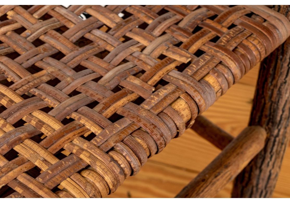 Excepcional Juego De Diez Sillas De Comedor Adirondack De Madera Tallada Y Caña en venta 10