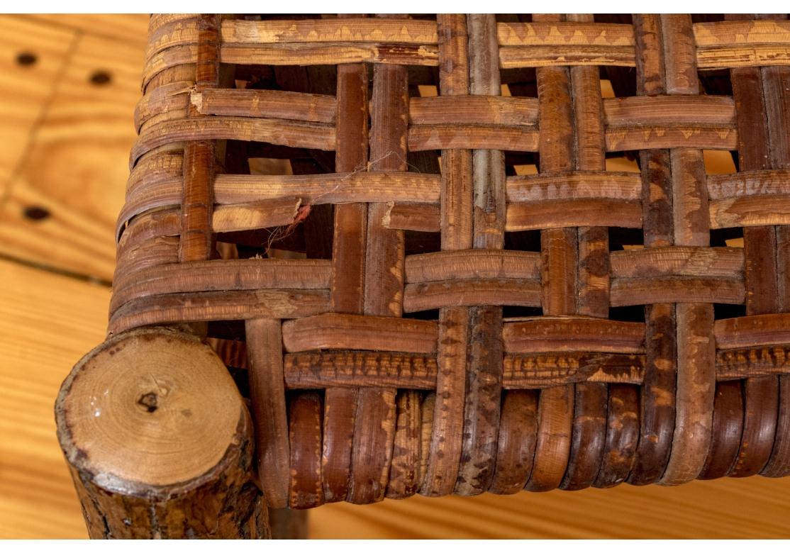 Excepcional Juego De Diez Sillas De Comedor Adirondack De Madera Tallada Y Caña en venta 15