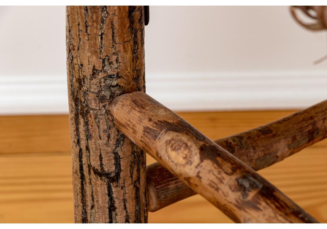 Excepcional Juego De Diez Sillas De Comedor Adirondack De Madera Tallada Y Caña siglo XX en venta