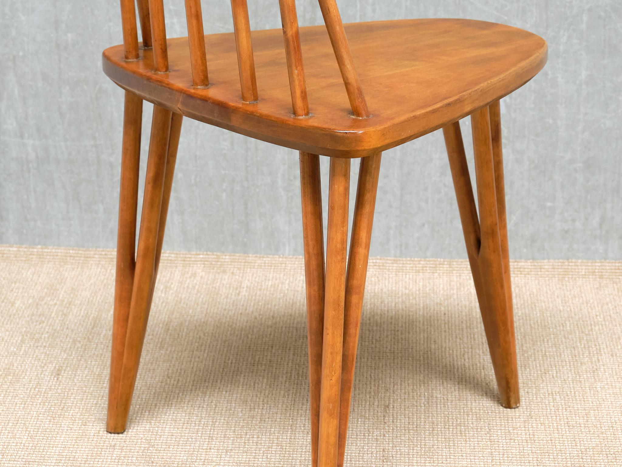 Exceptionnel ensemble de trois chaises en bouleau à trois pieds de Bo Fjaestad, Suède, 1955 en vente 3