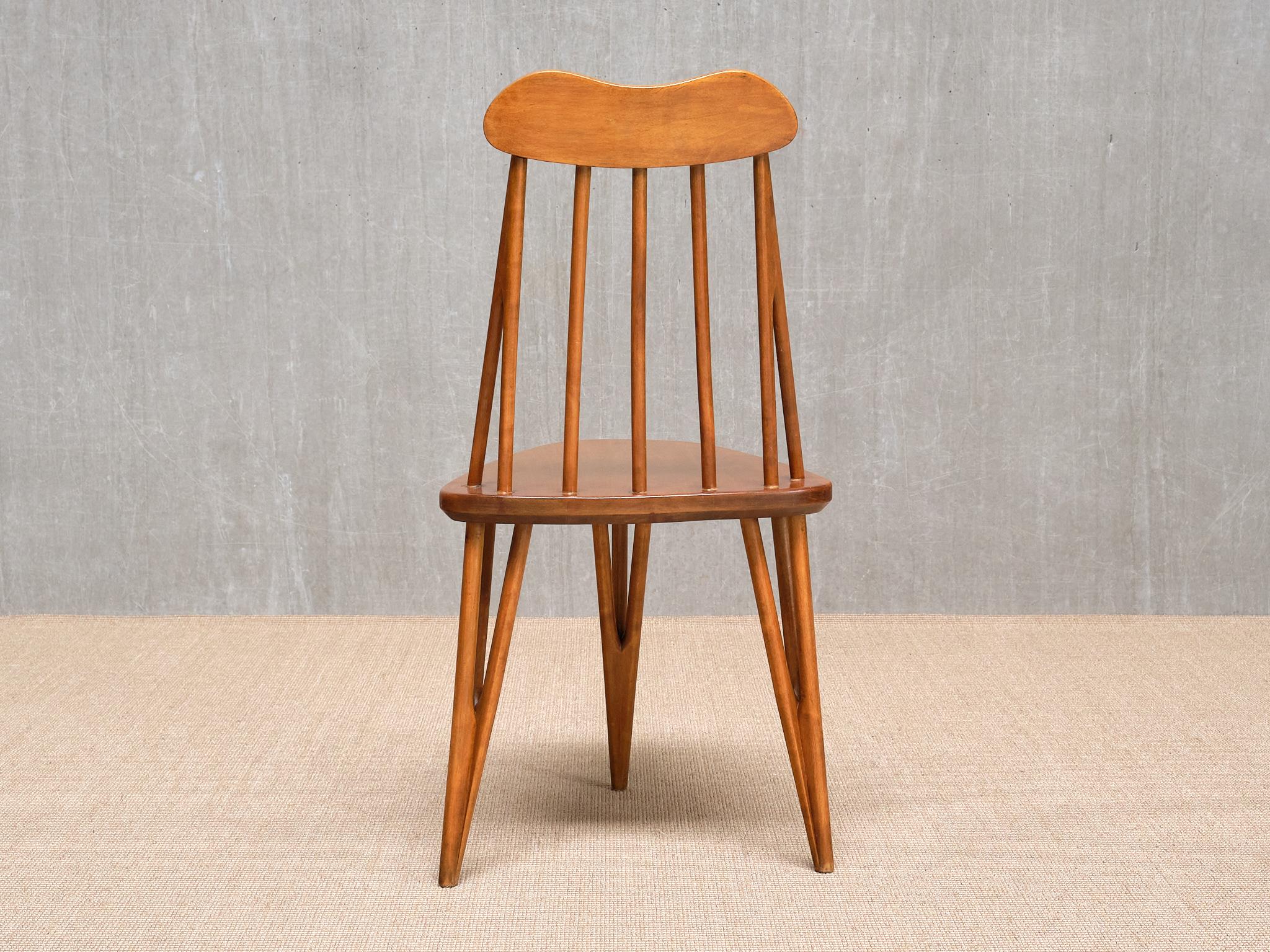 Exceptionnel ensemble de trois chaises en bouleau à trois pieds de Bo Fjaestad, Suède, 1955 en vente 4