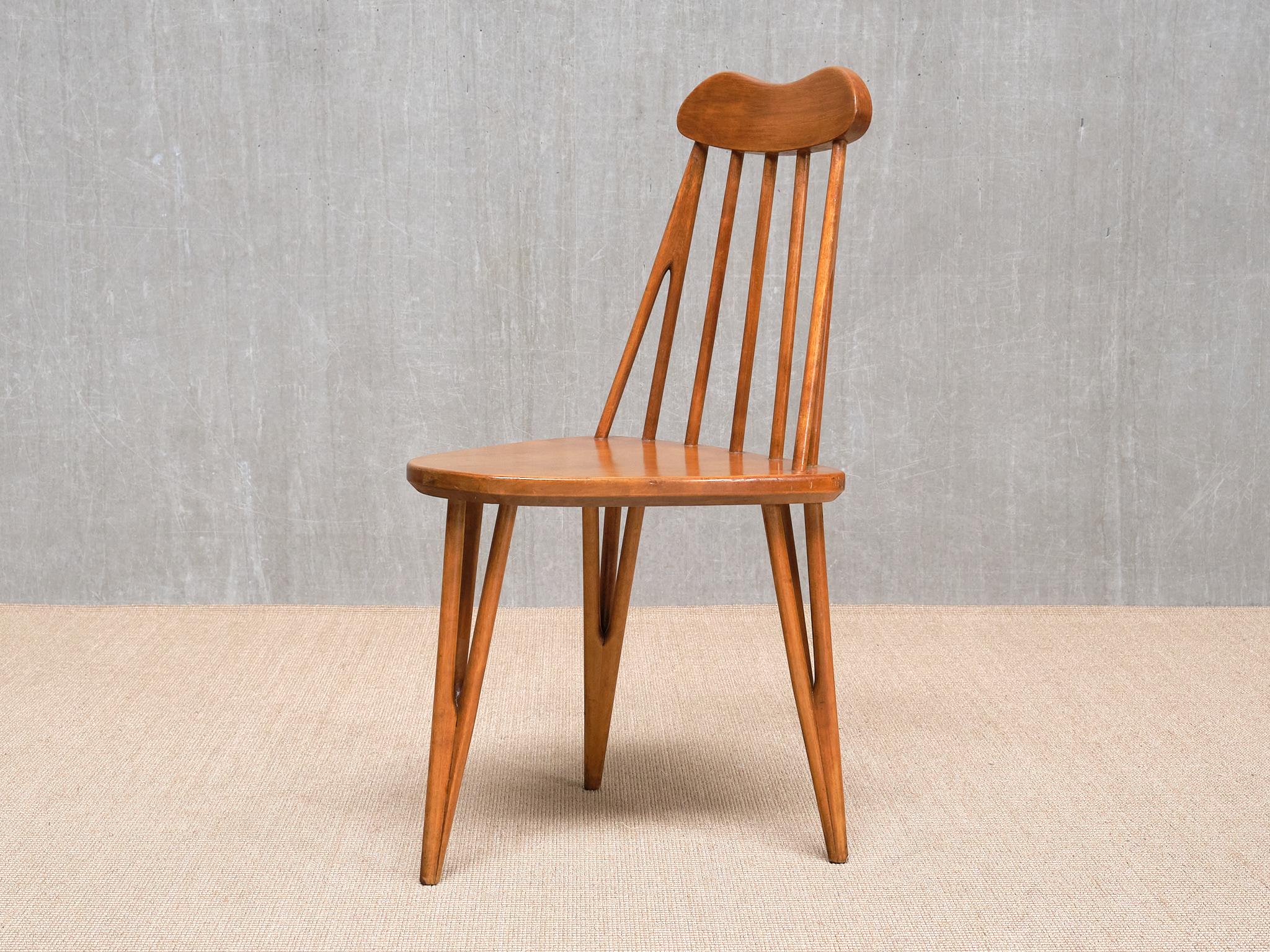 Exceptionnel ensemble de trois chaises en bouleau à trois pieds de Bo Fjaestad, Suède, 1955 en vente 8