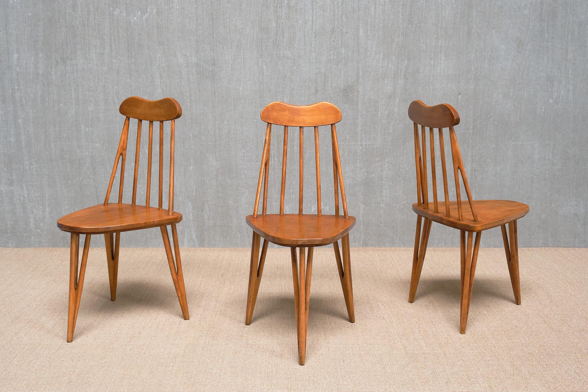 Suédois Exceptionnel ensemble de trois chaises en bouleau à trois pieds de Bo Fjaestad, Suède, 1955 en vente