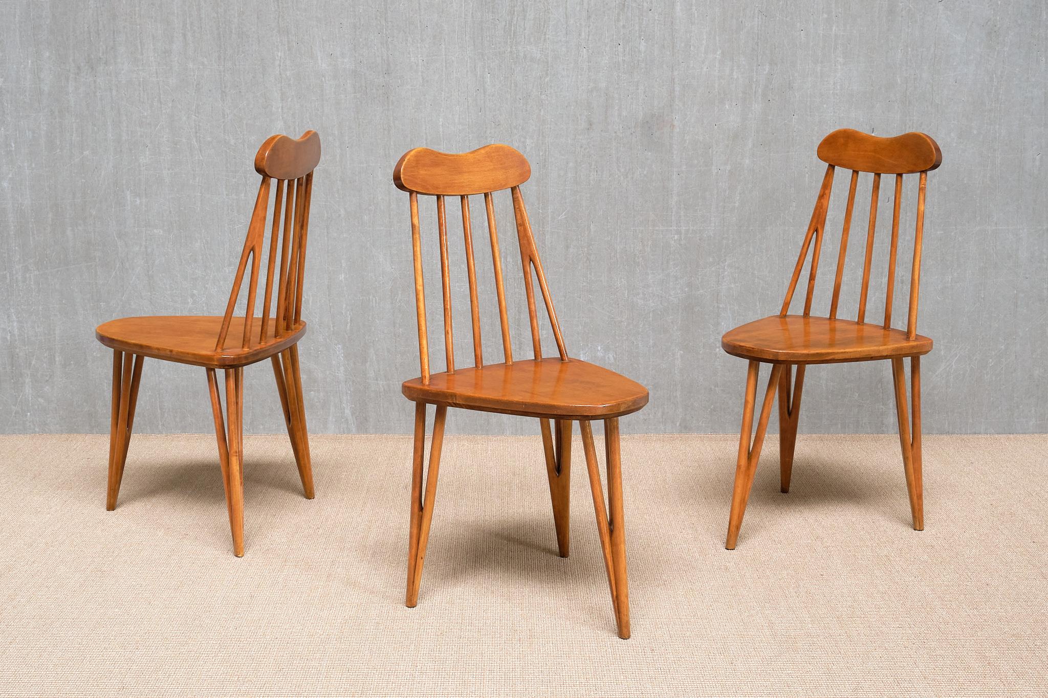 Exceptionnel ensemble de trois chaises en bouleau à trois pieds de Bo Fjaestad, Suède, 1955 Bon état - En vente à The Hague, NL