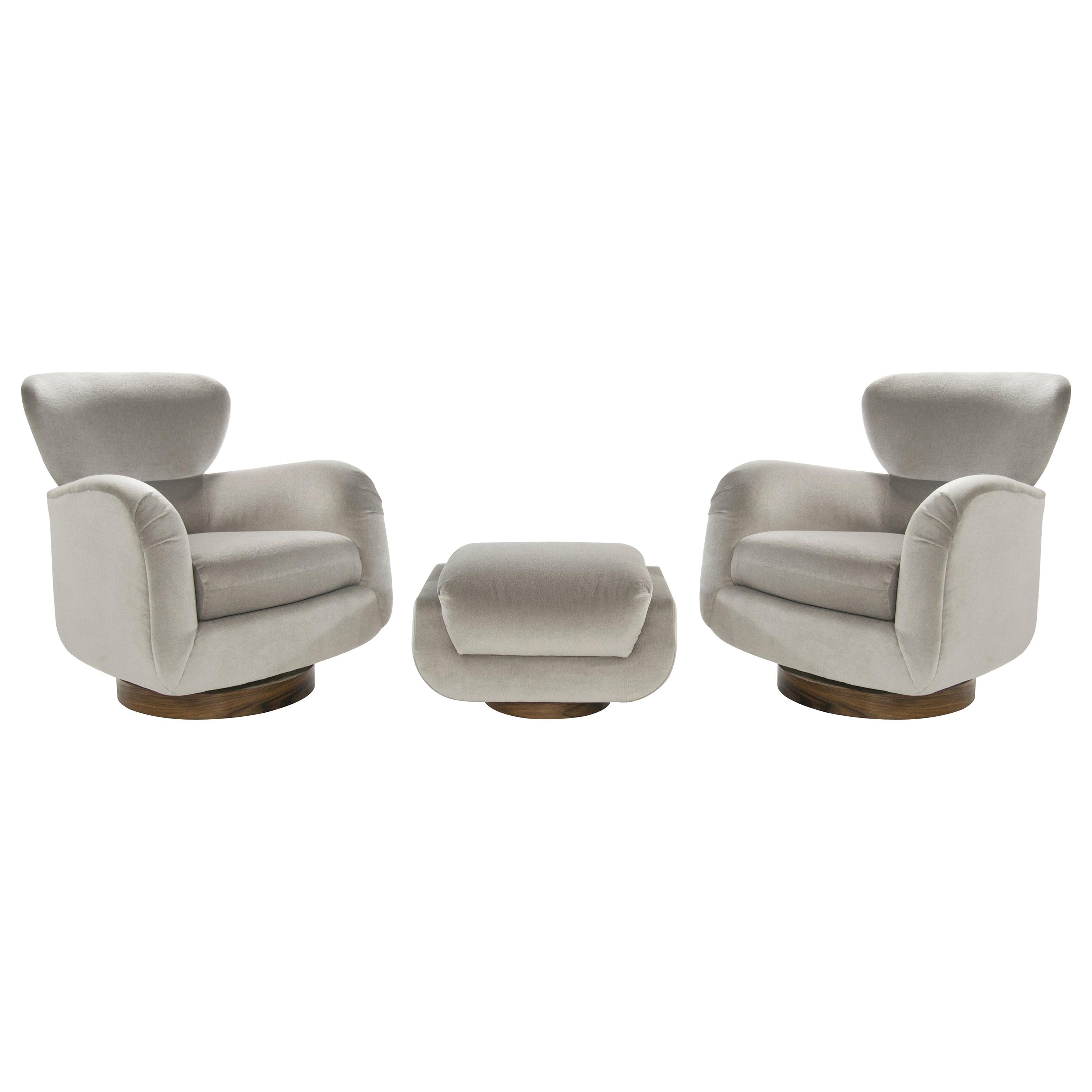 Exceptional Set of Wingback Swivel Chairs on Rosewood by Vladimir Kagan
