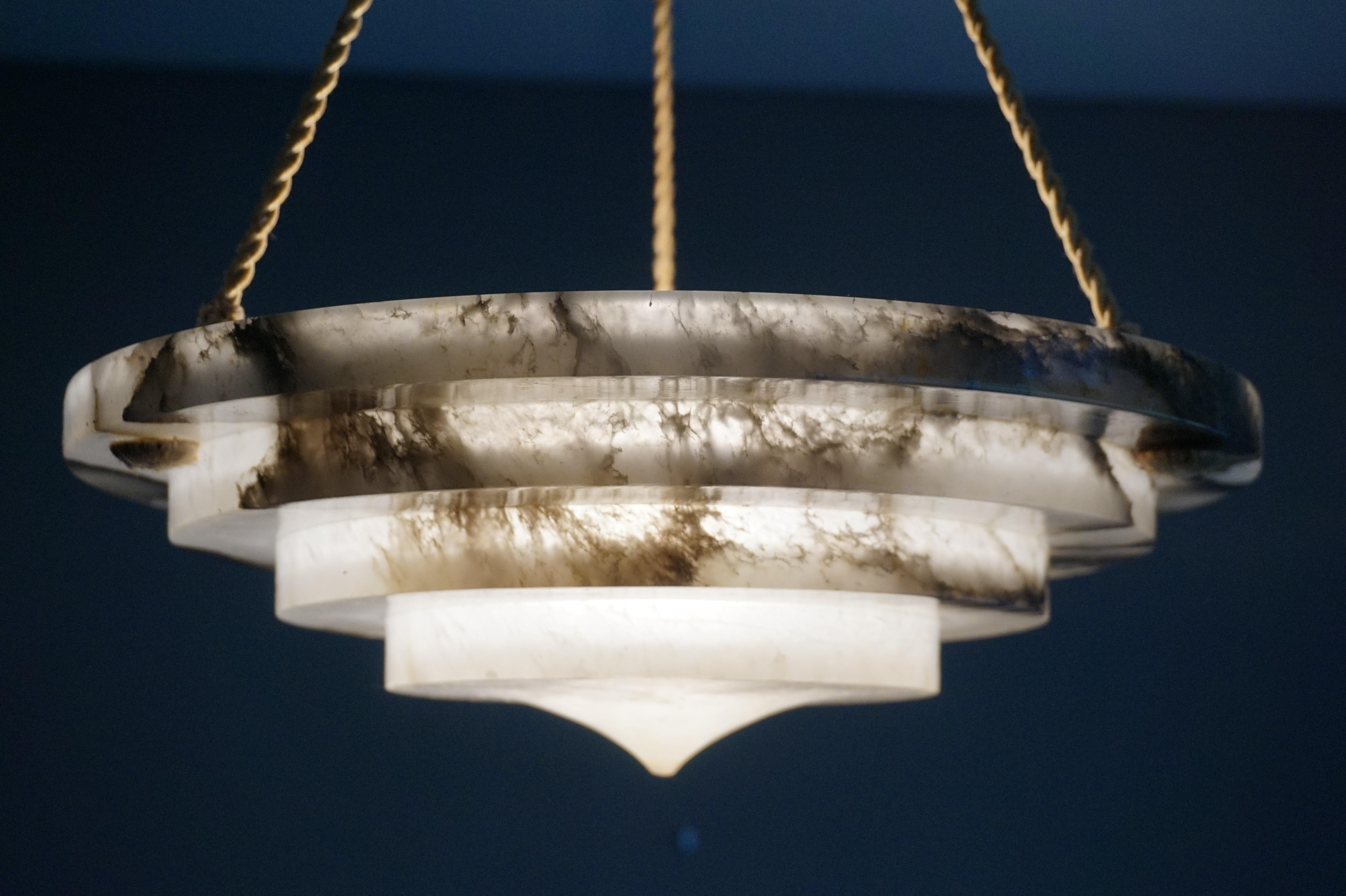 Exceptional Shape 1920s Art Deco Black and White Alabaster Pendant Light Fixture In Excellent Condition In Lisse, NL