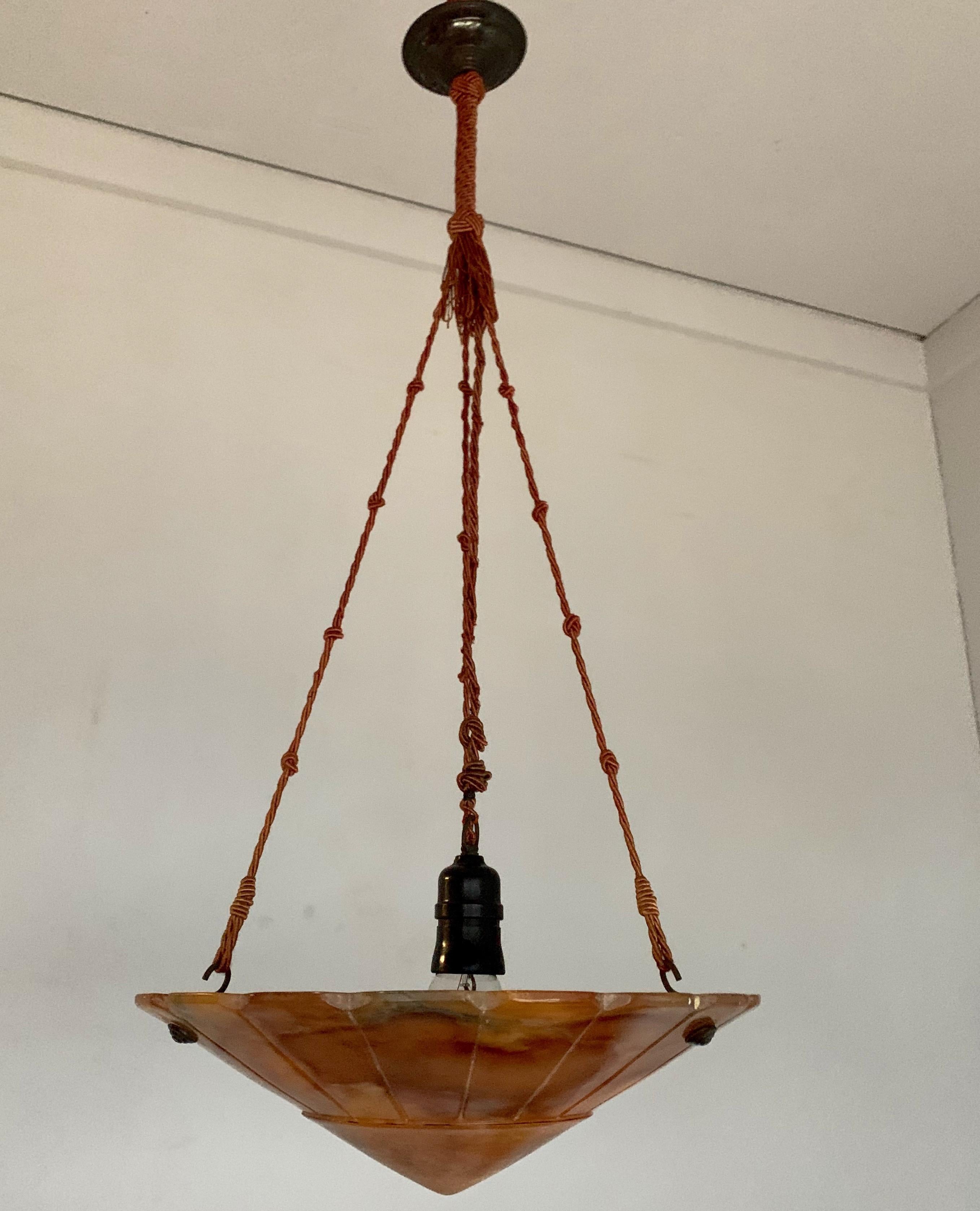 Exceptional Shape ' Supernova Sun ' Alabaster and Rope Art Deco Pendant Light  In Excellent Condition For Sale In Lisse, NL