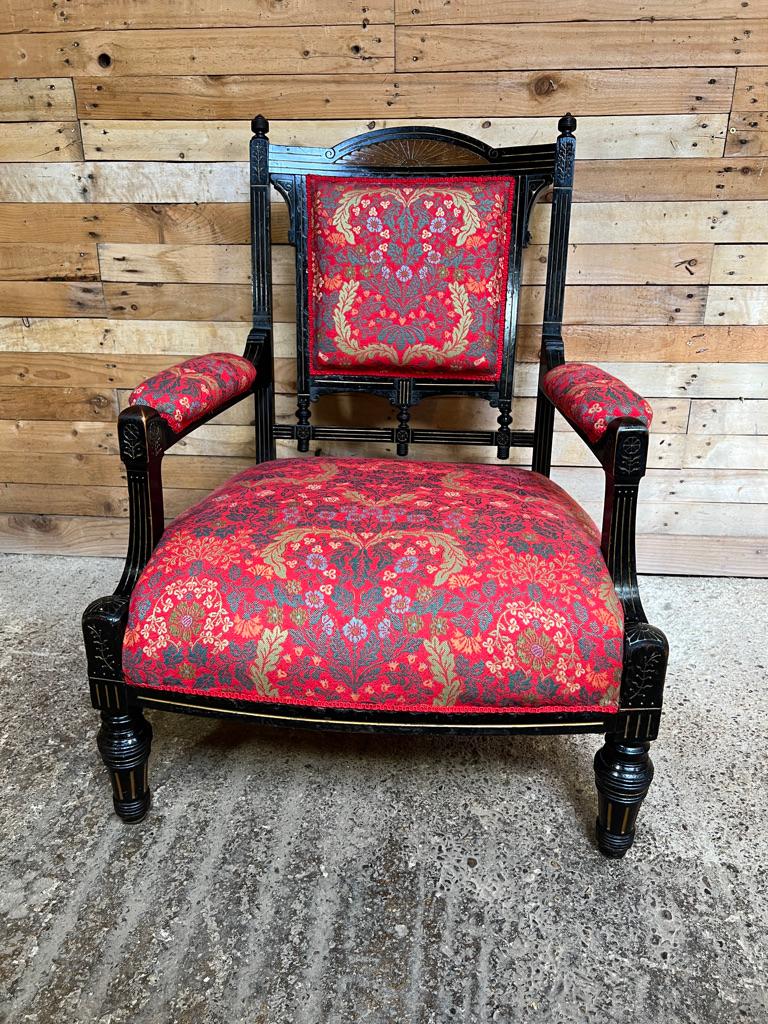 Außergewöhnlicher englischer viktorianischer Sessel in Form eines Armlehns, ebonisiert mit goldener Farbe im Angebot 3