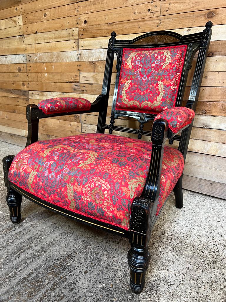 Exceptionnel fauteuil victorien anglais de forme exceptionnelle, ébénisé avec peinture dorée Bon état - En vente à Markington, GB