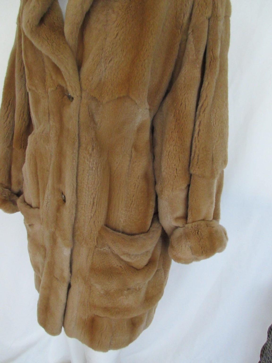 Exceptional Sheared Mink Fur Gold Tone Brown Coat In Good Condition In Amsterdam, NL