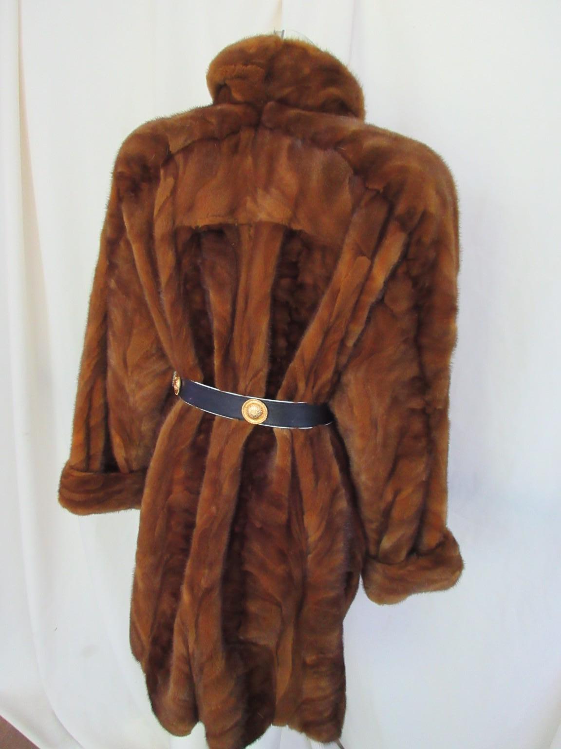 Exceptionnel manteau torsadé en fourrure de vison moutarde couleur or Unisexe en vente